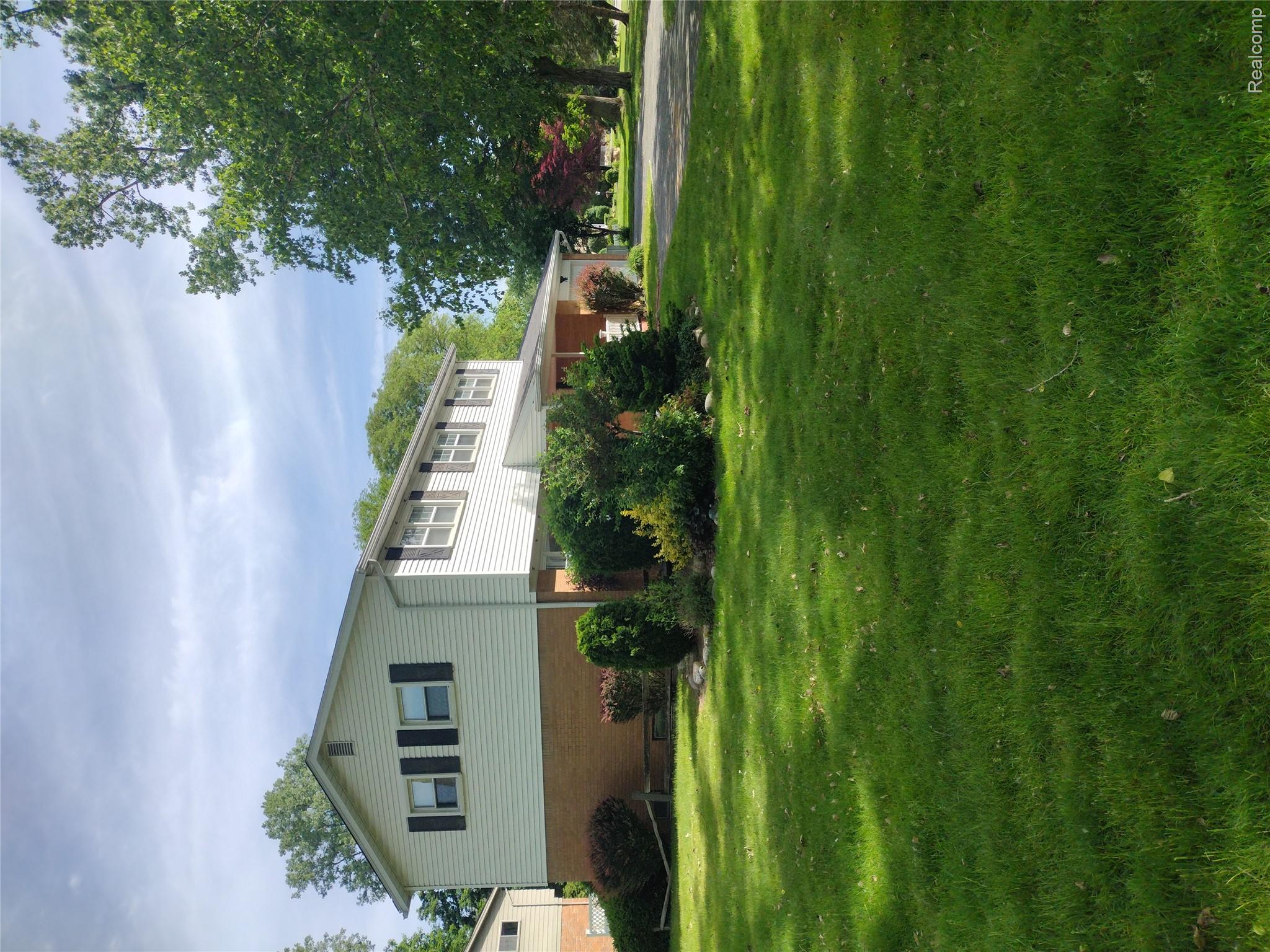 3209 Lakeside Drive