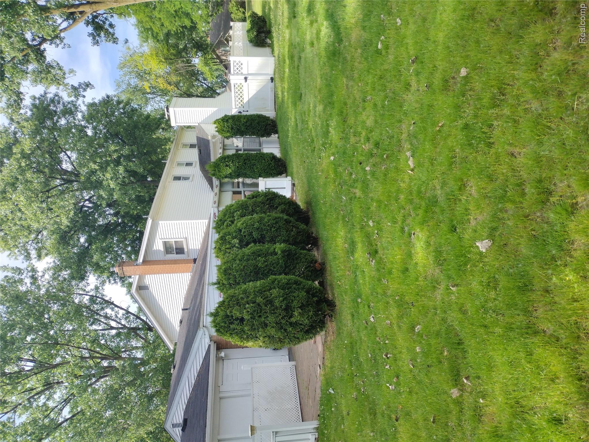 3209 Lakeside Drive