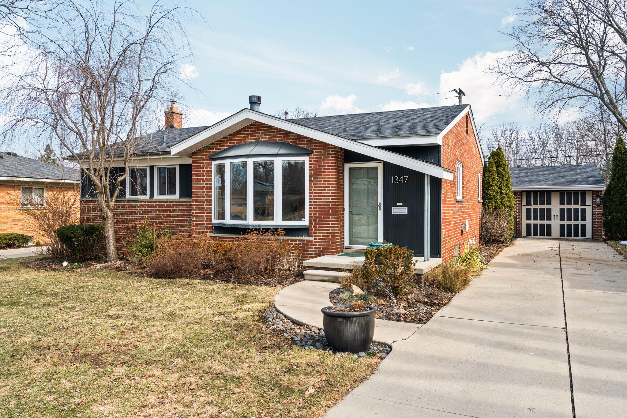 1347 Arella Boulevard