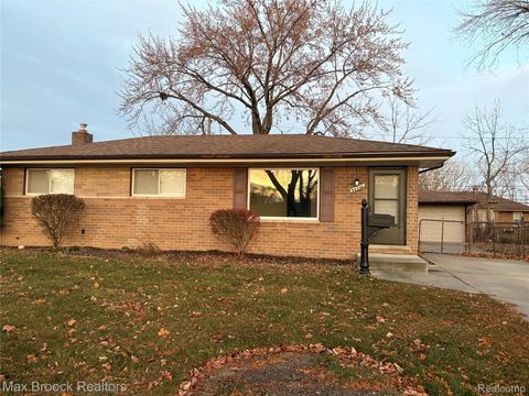 32246 Oakview Drive Warren City MI 48092