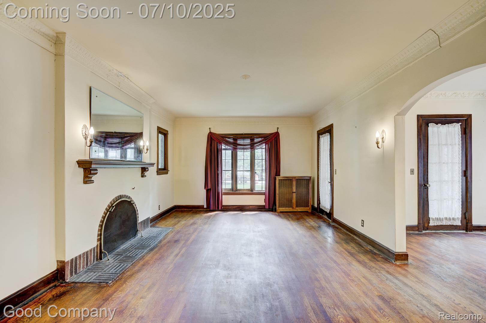 66 Oakdale Boulevard