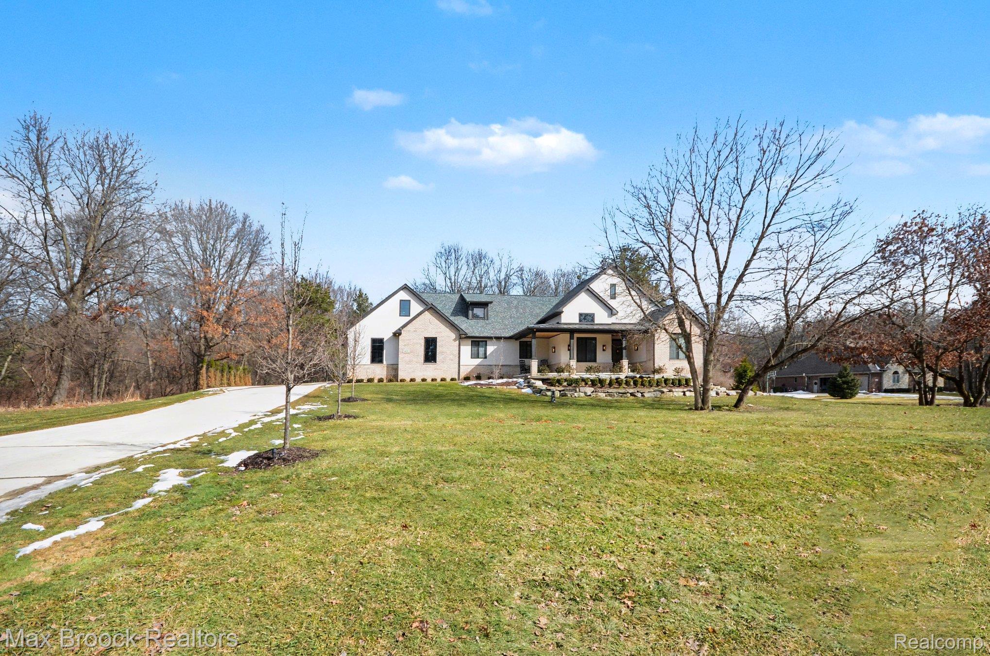 668 Pinery Boulevard