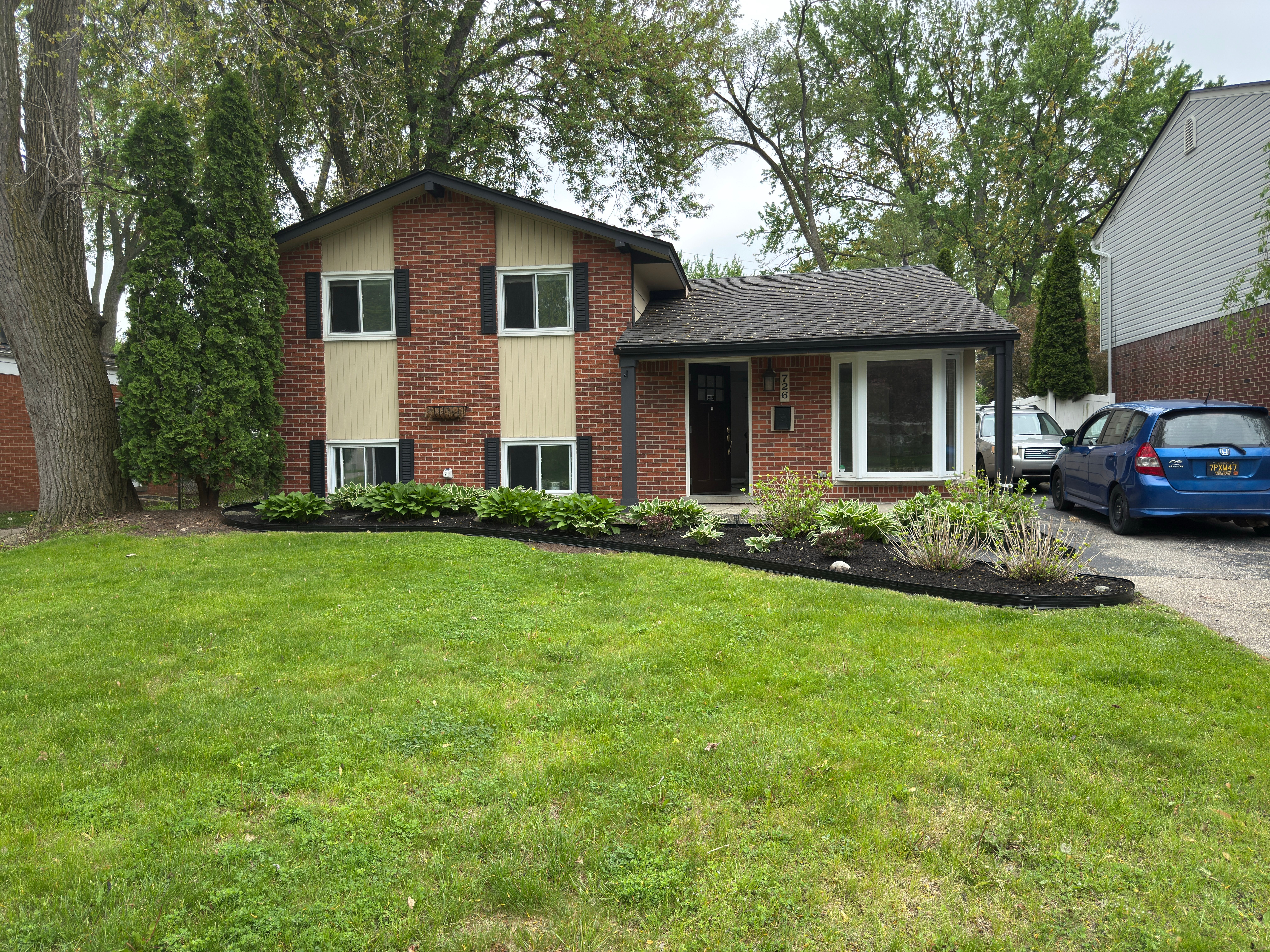 726 WOODLAWN Avenue