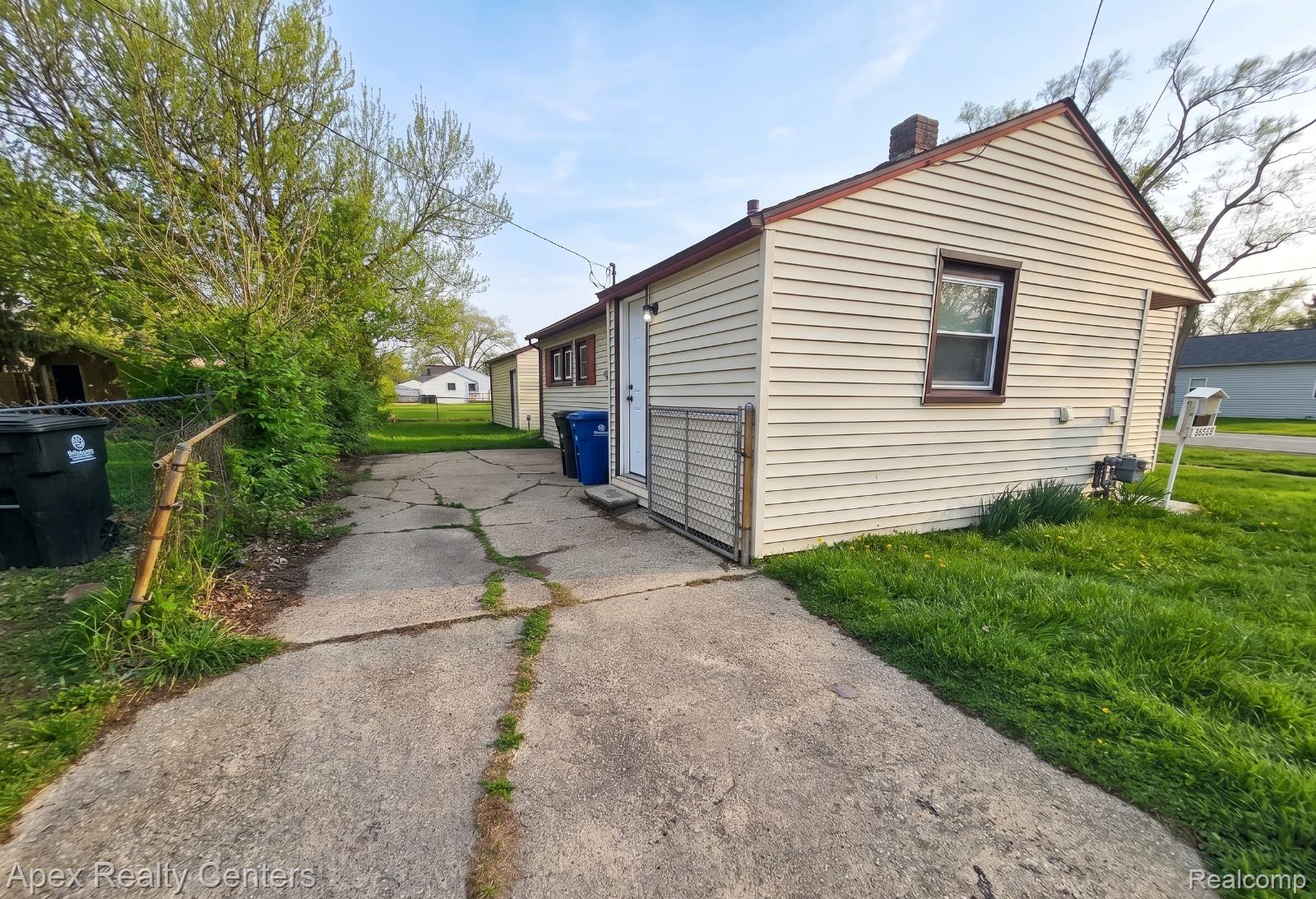 31939 Calhoun Court