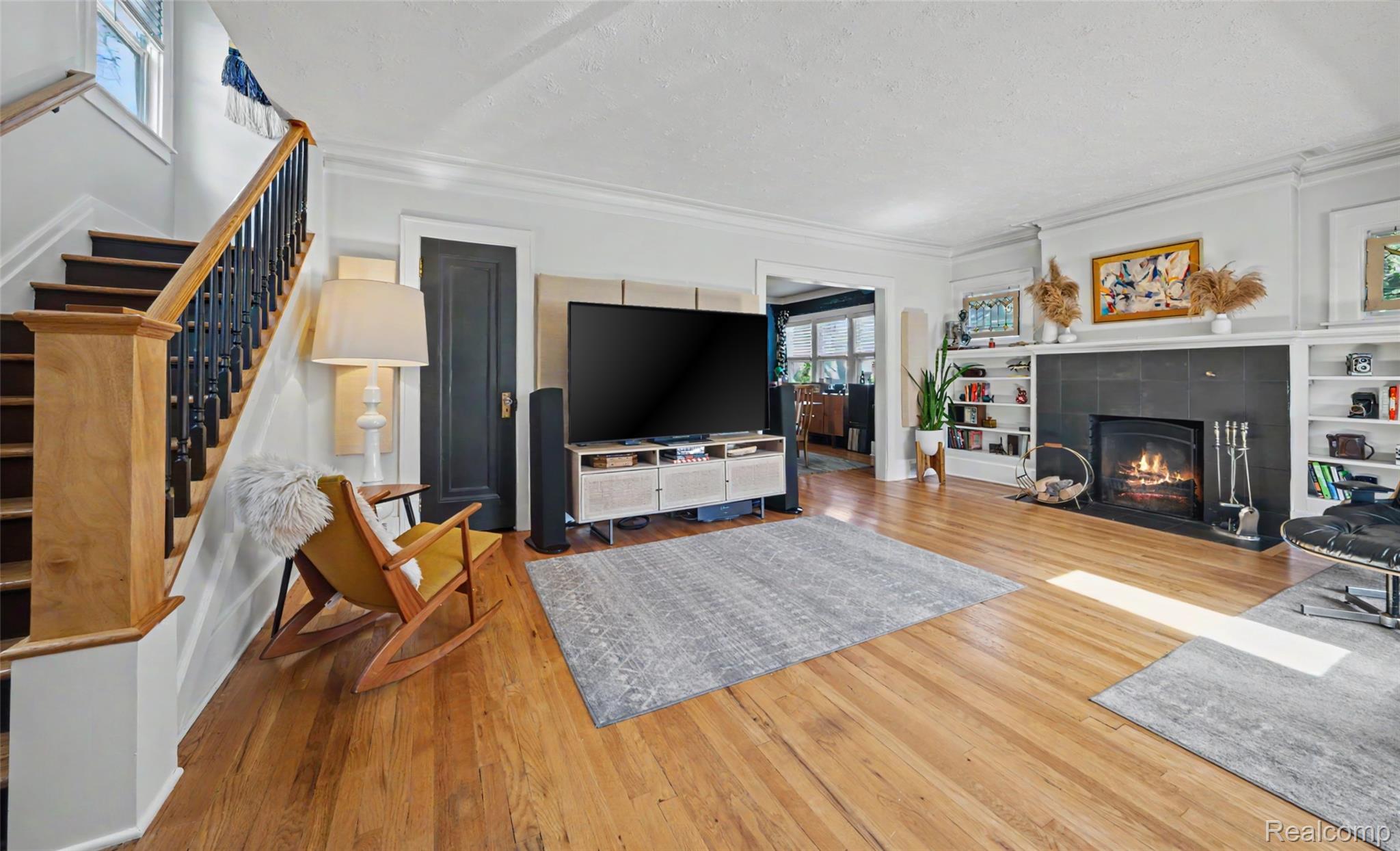 340 W Maplehurst Street