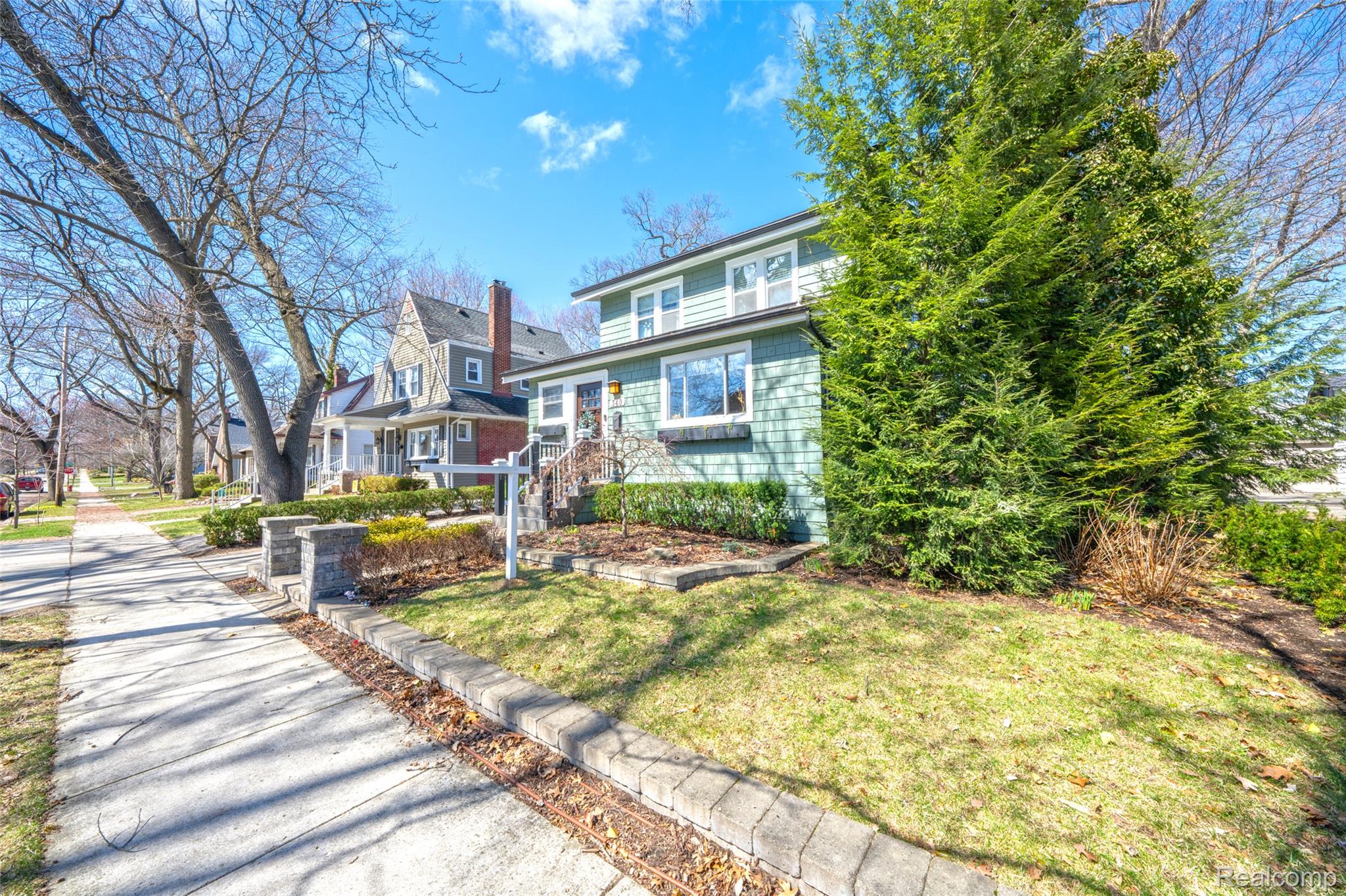 340 W Maplehurst Street
