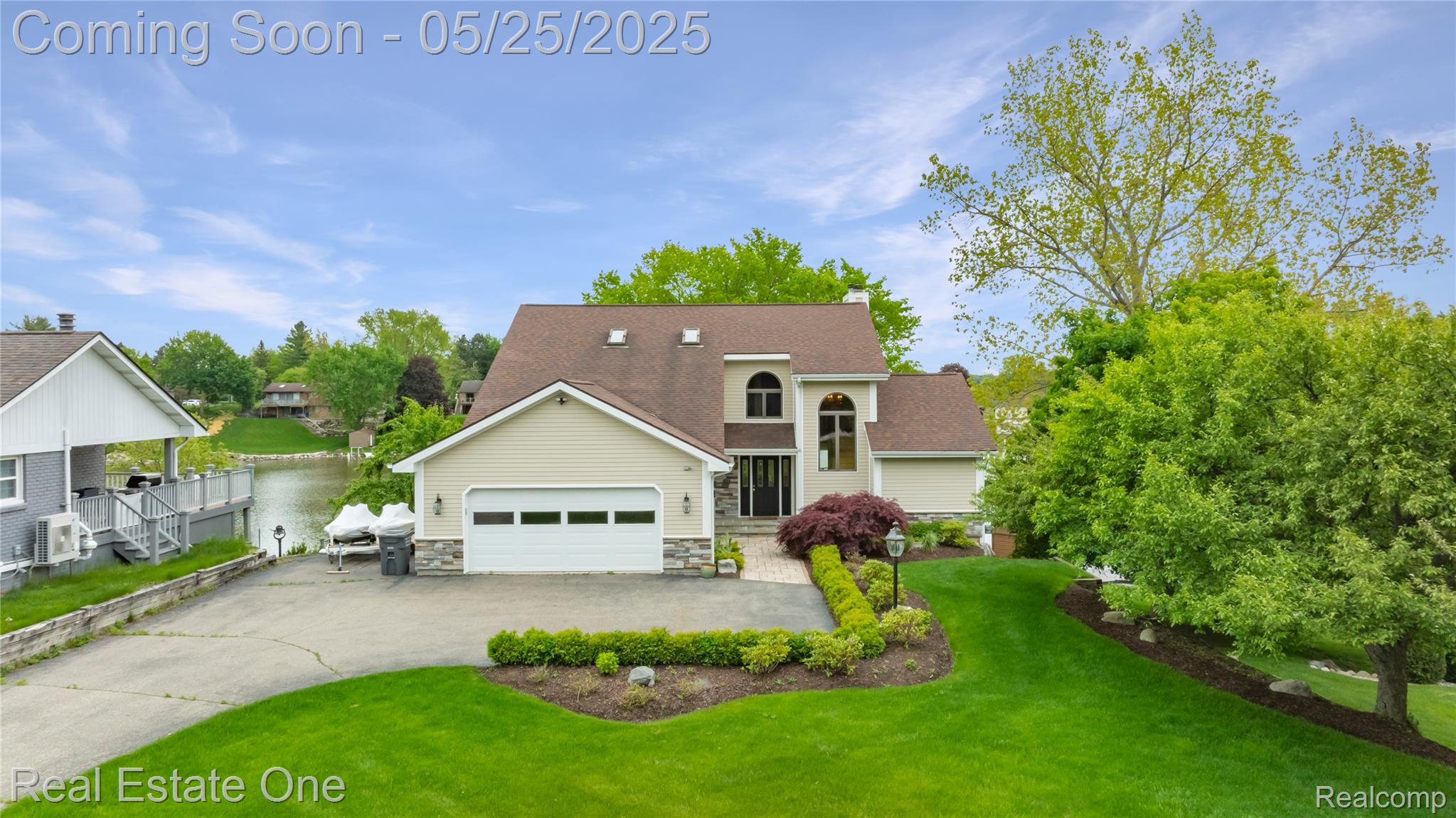 3882 LAKE LAPEER Drive