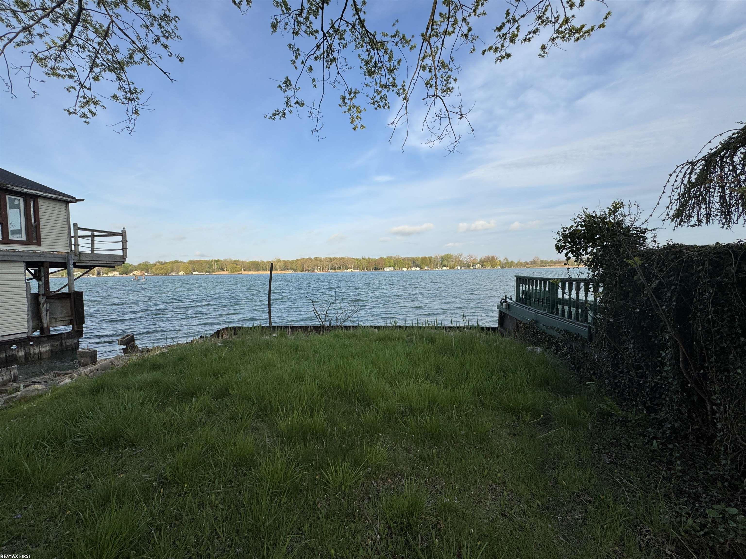 204 Saint Clair River Dr Drive