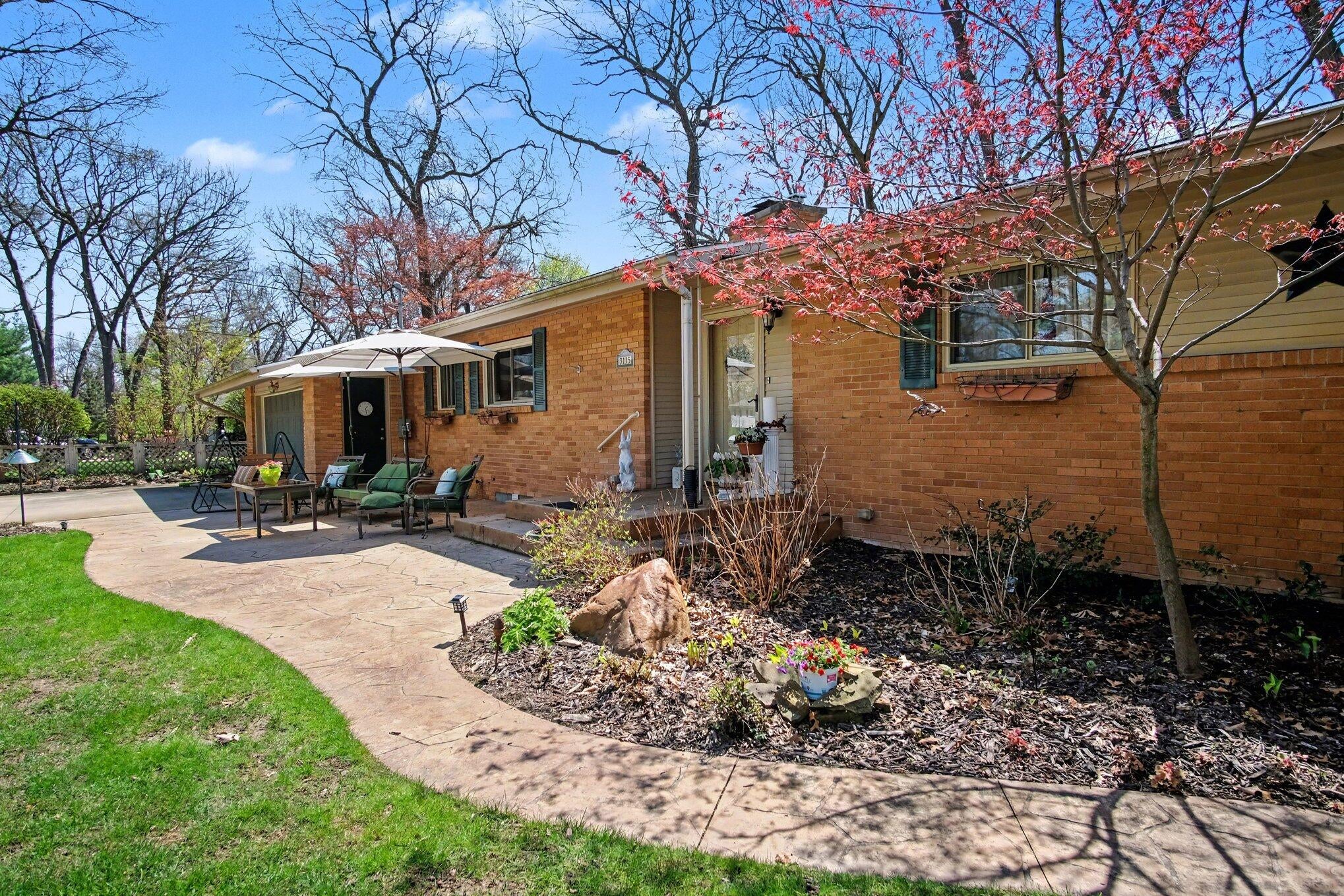 3115 Dorais Drive NE