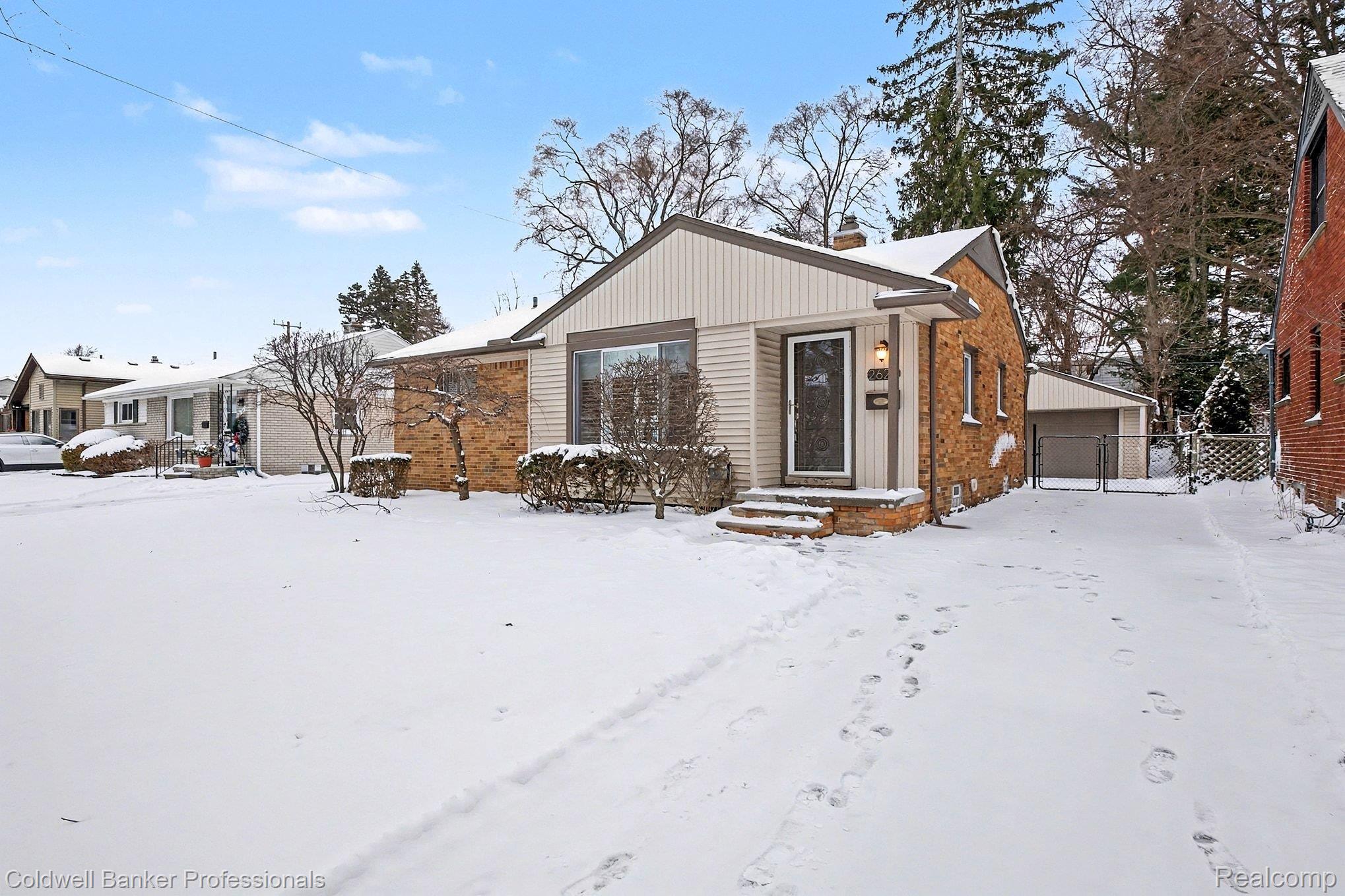 2620 Ferncliff Avenue