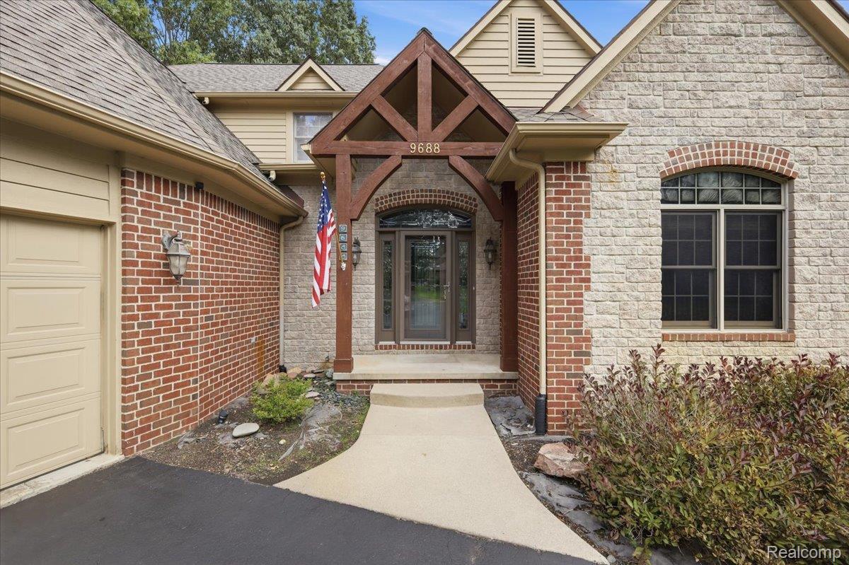 9688 Kingston Pointe Drive