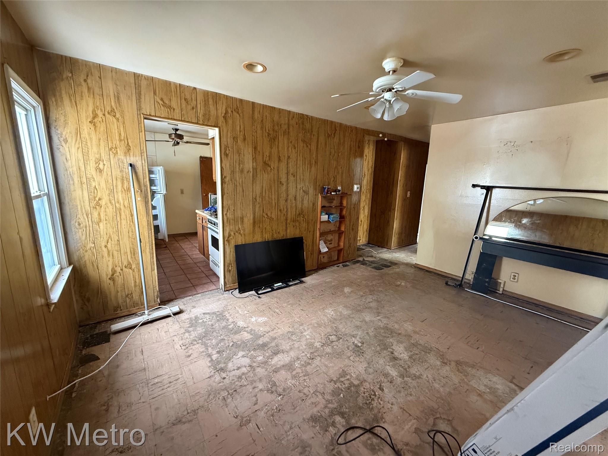 53 E Brickley Avenue