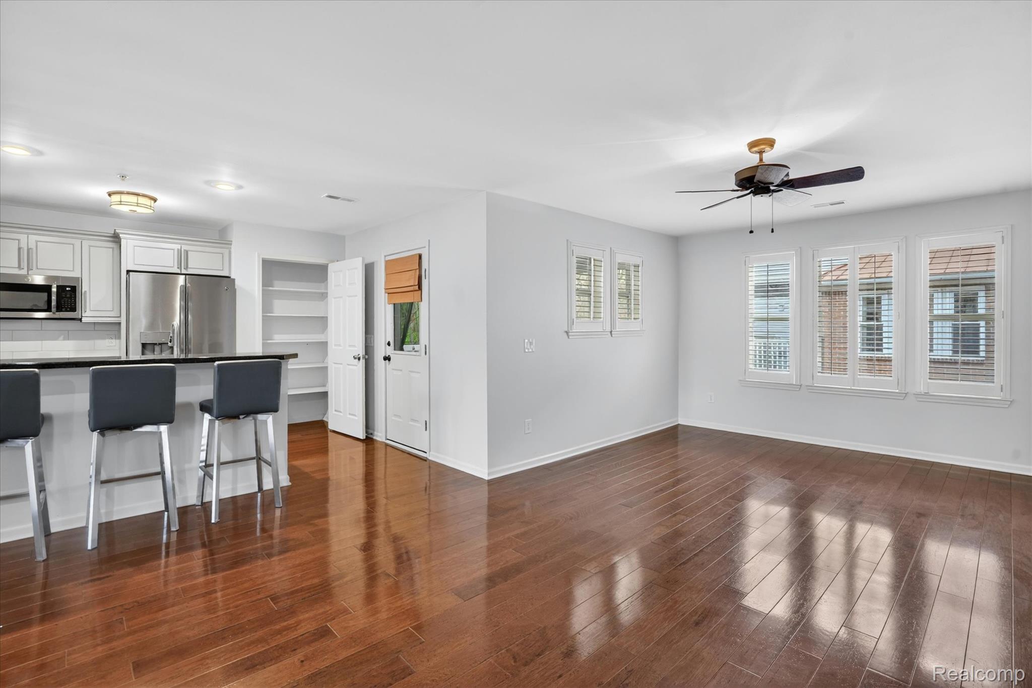 223 N Michigan Avenue 12