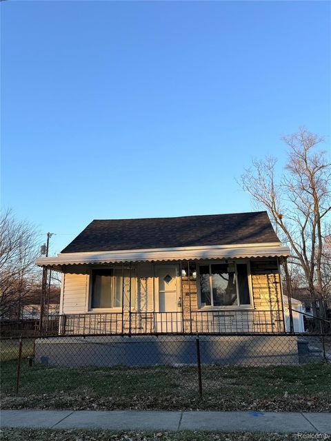 7027 Chalmers Avenue Warren City MI 48091