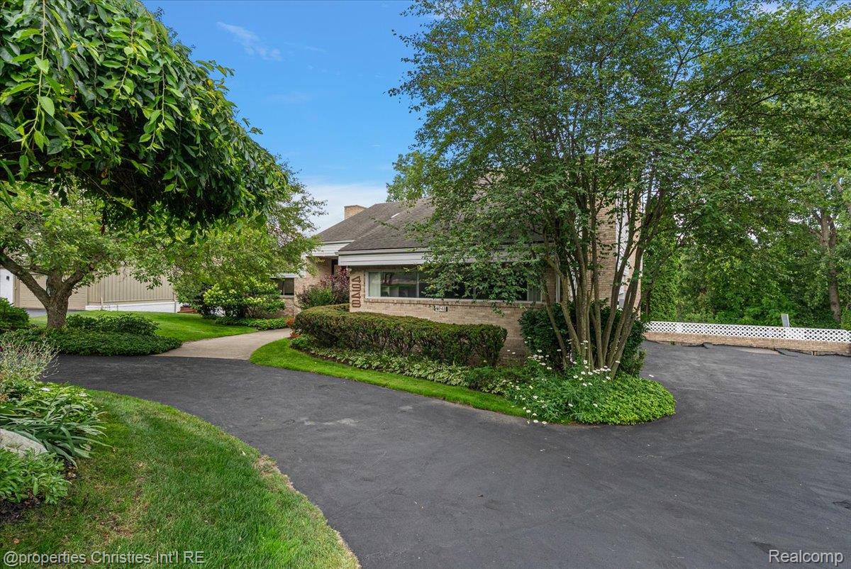 4948 Champlain Circle