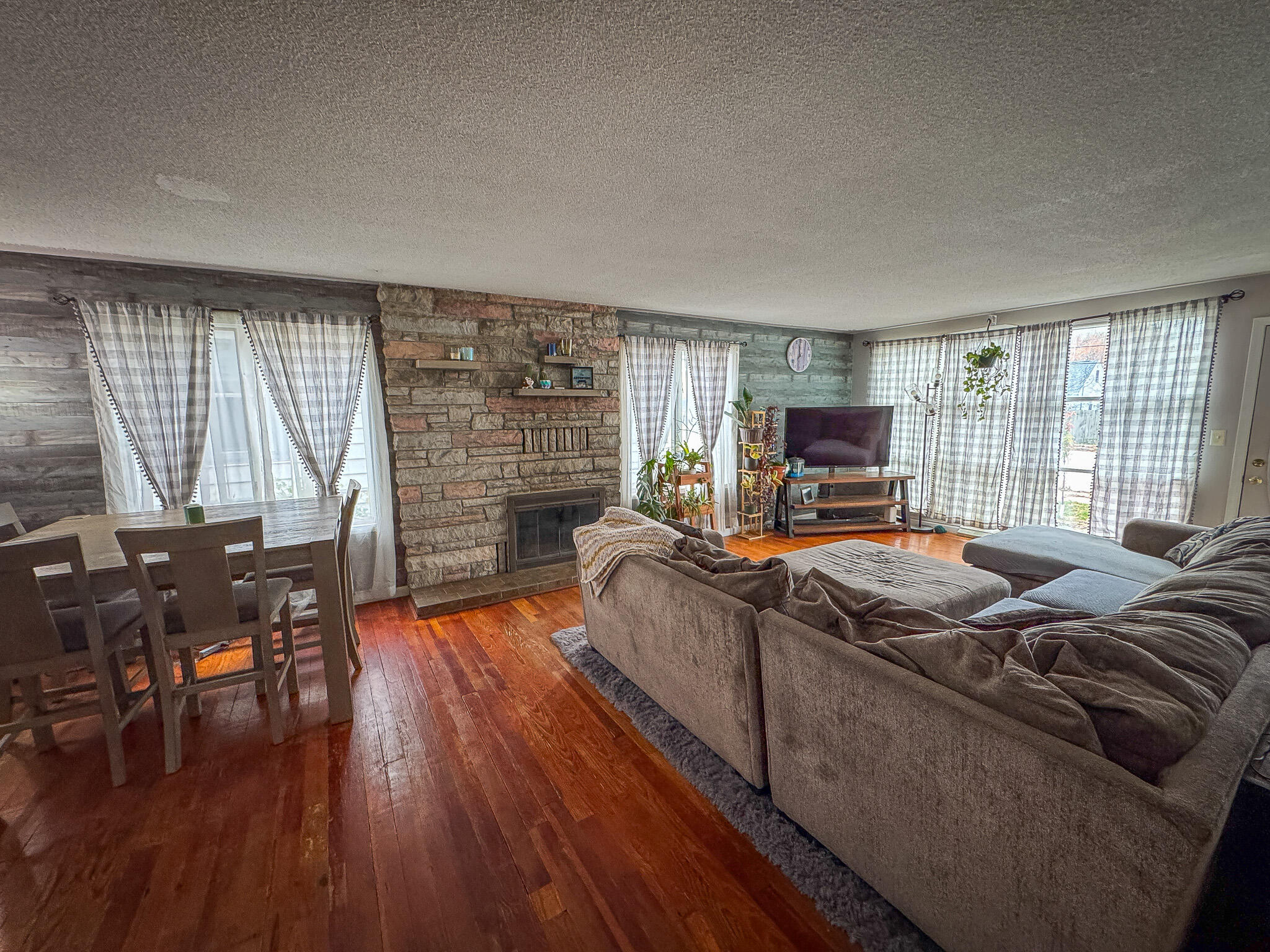 2074 W Sherman Boulevard