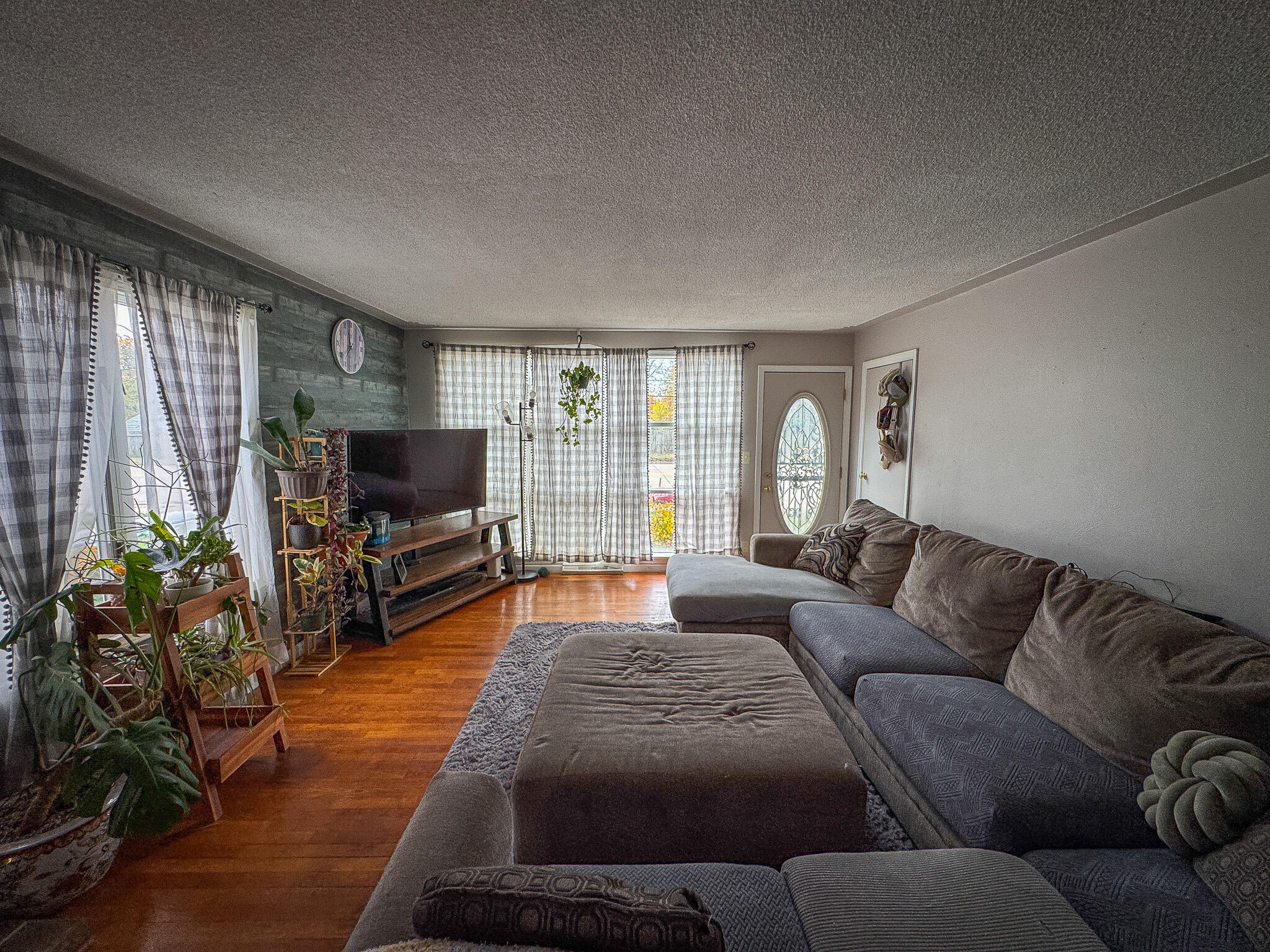 2074 W Sherman Boulevard