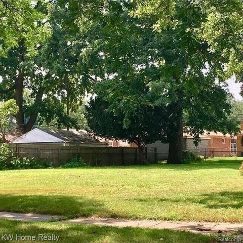 7246 HENRY Center Line City MI 48015