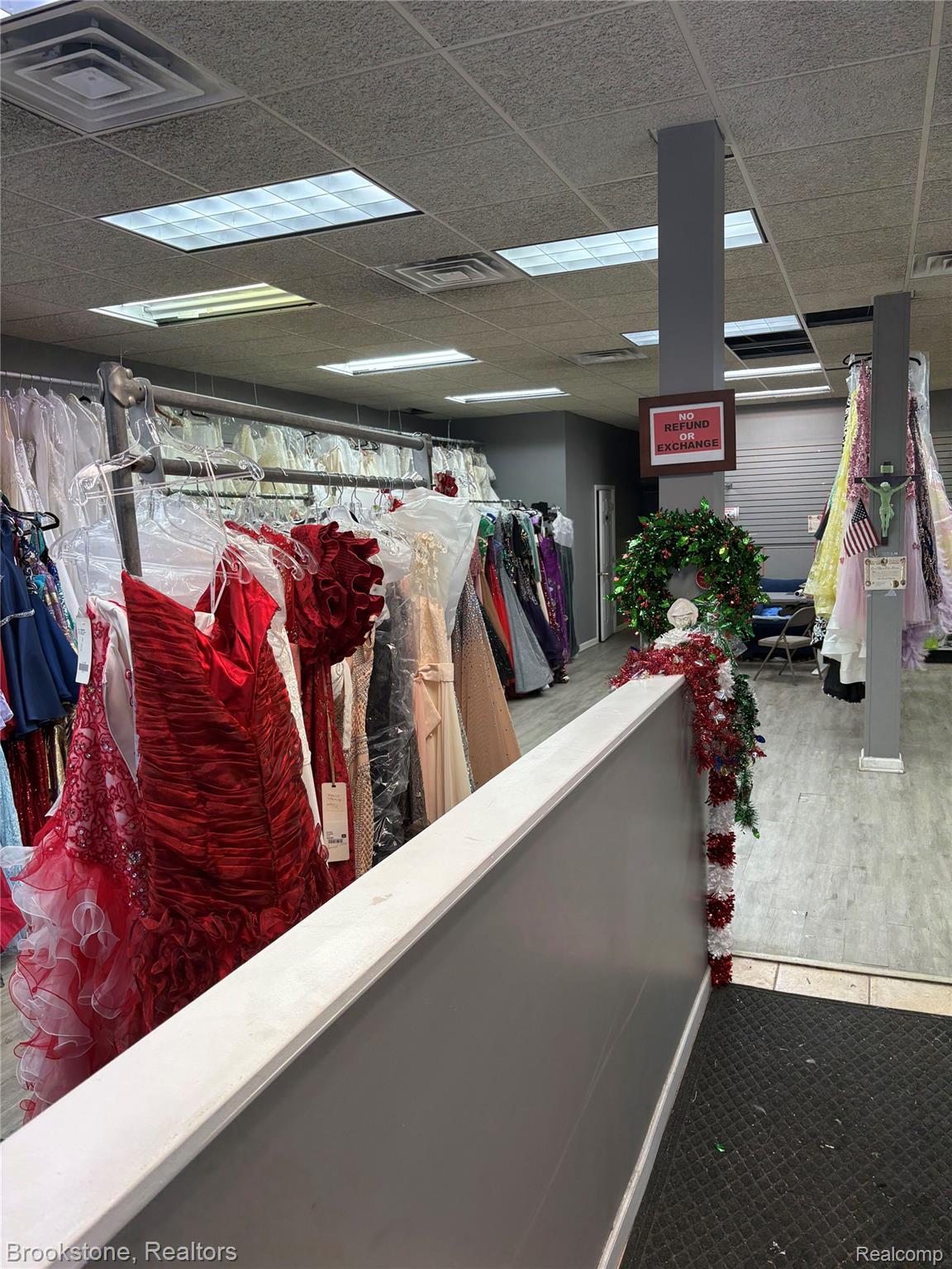 23059 Woodward Avenue 1