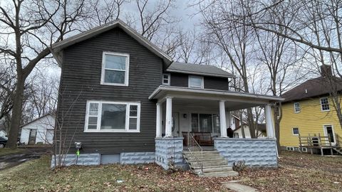 108 S Pine St Louis City MI 48880