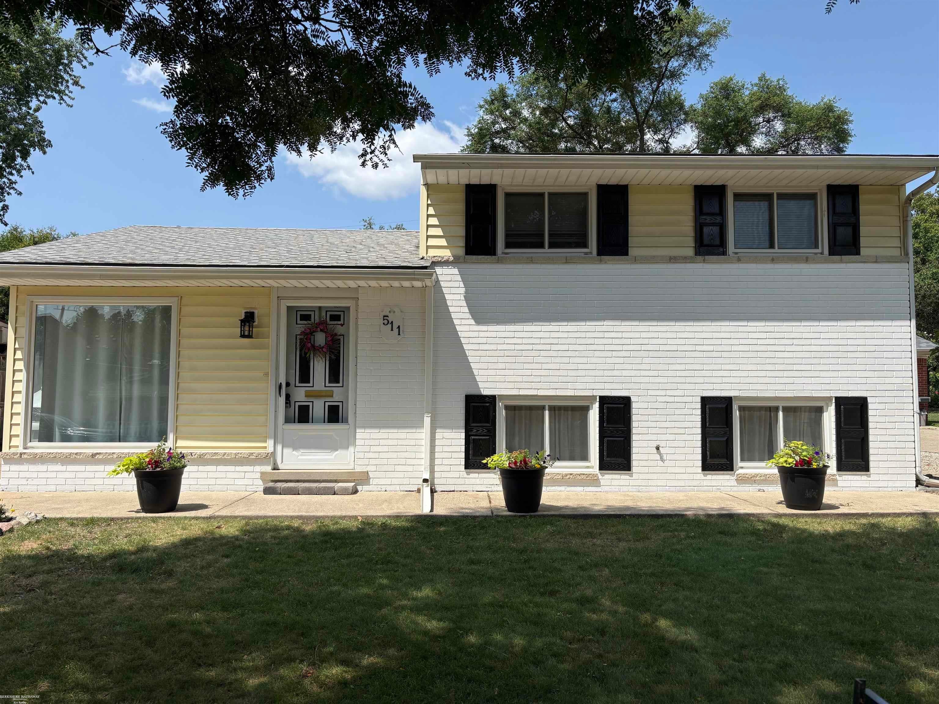 511 Kinross Avenue