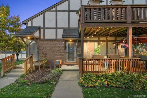 44800 Bayview Drive 33 Novi City MI 48377
