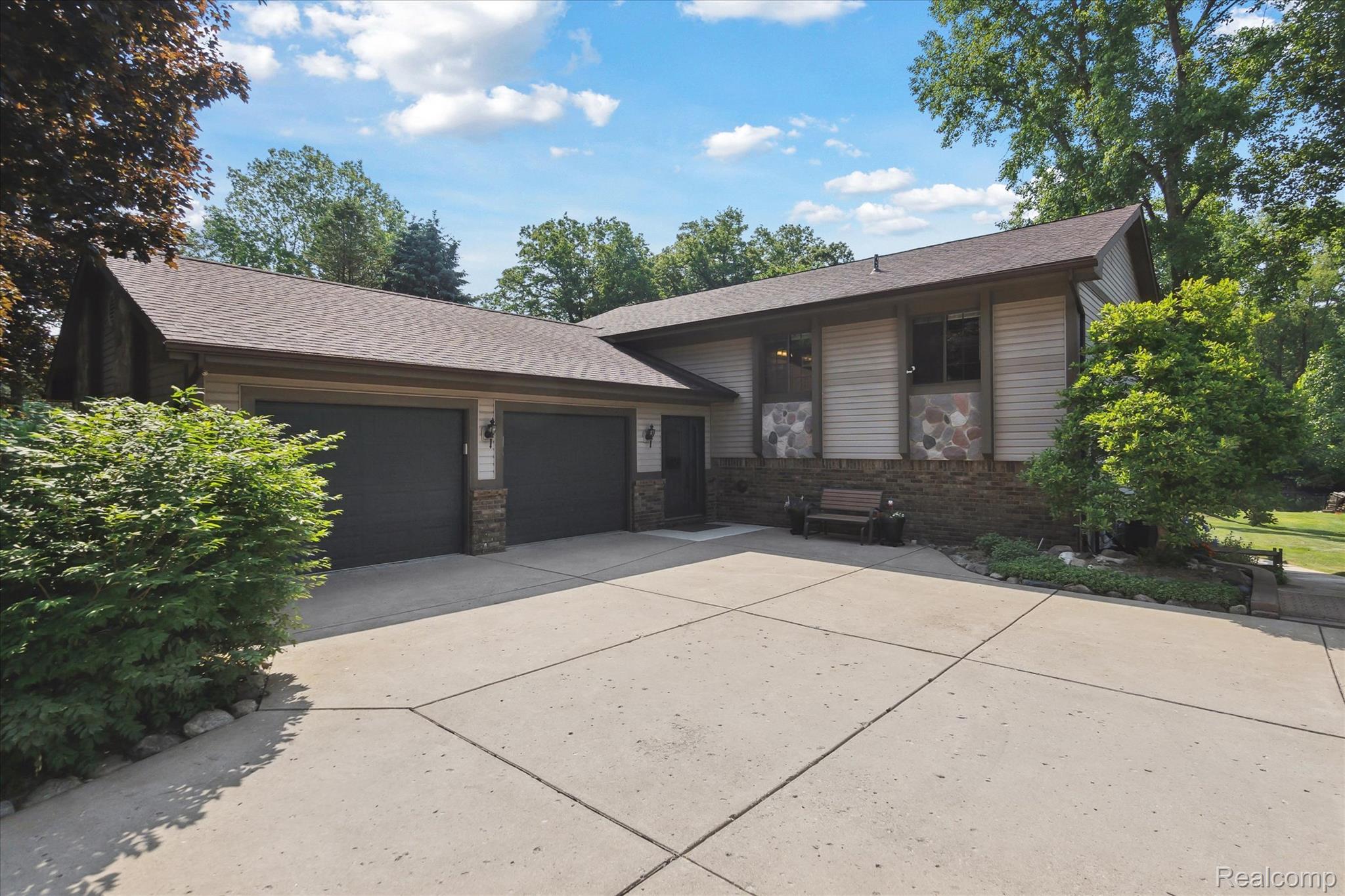 2386 Sherlock Trail