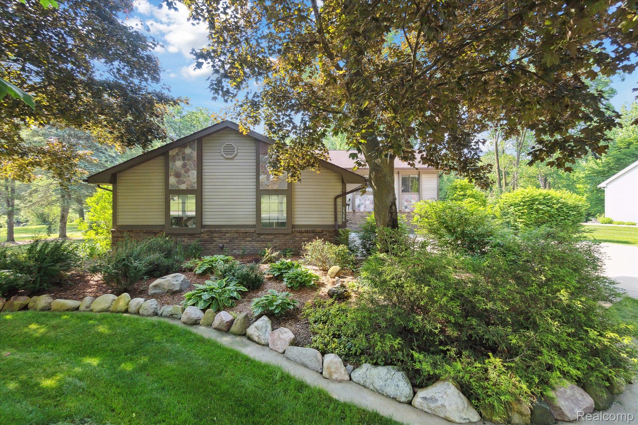 2386 Sherlock Trail