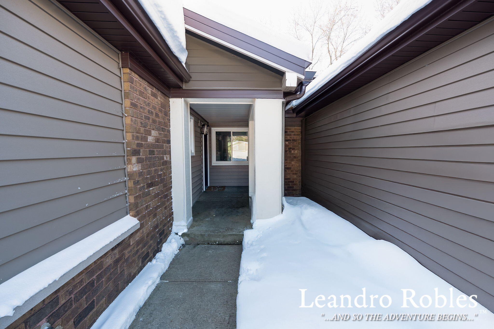 661 Twin Lakes Drive NE