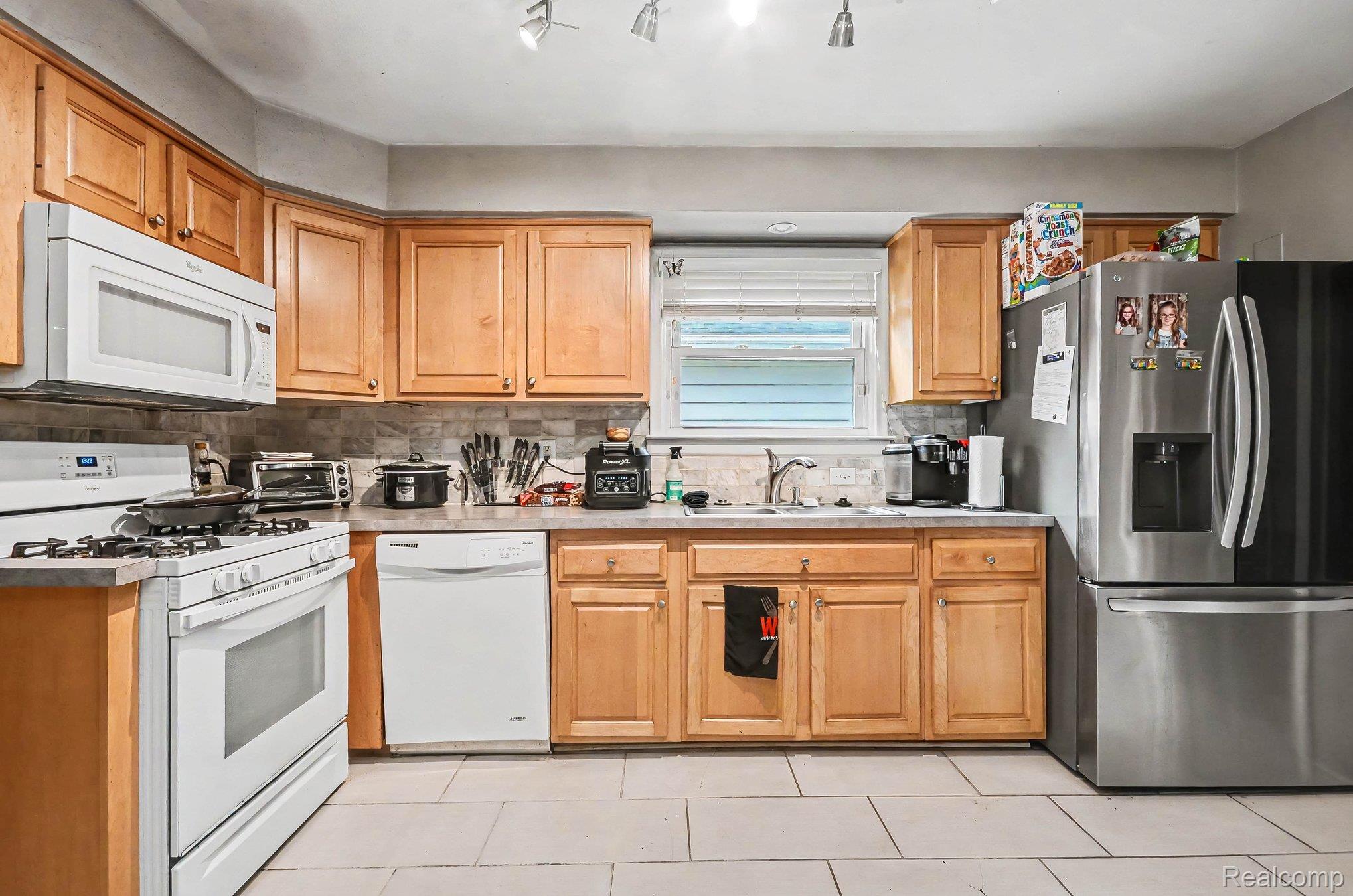 2126 Roslyn Road