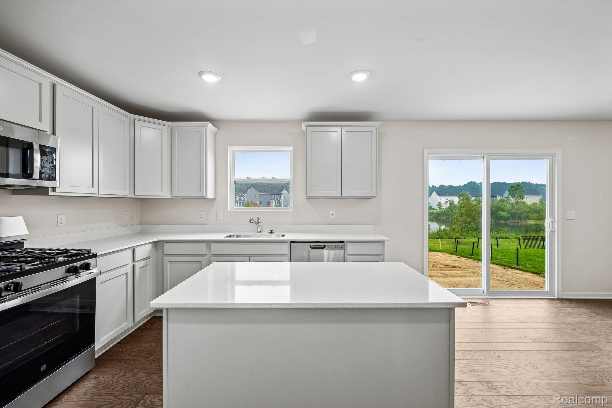 387 Edge Brook