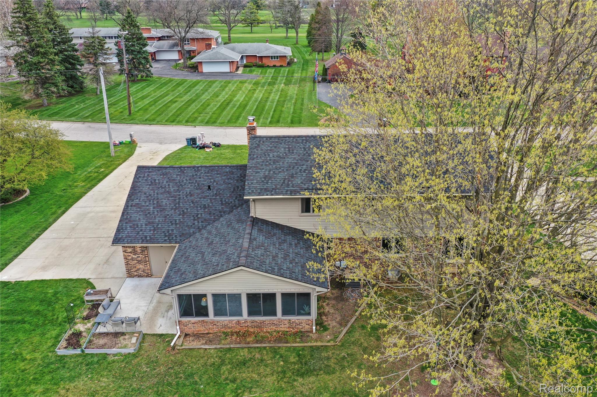 9332 Oakmont Drive