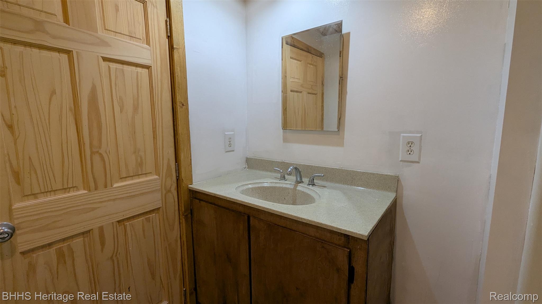 Howell City, Michigan 48843, United States, 3 Bedrooms Bedrooms, ,2 BathroomsBathrooms,Residential,Active,161378