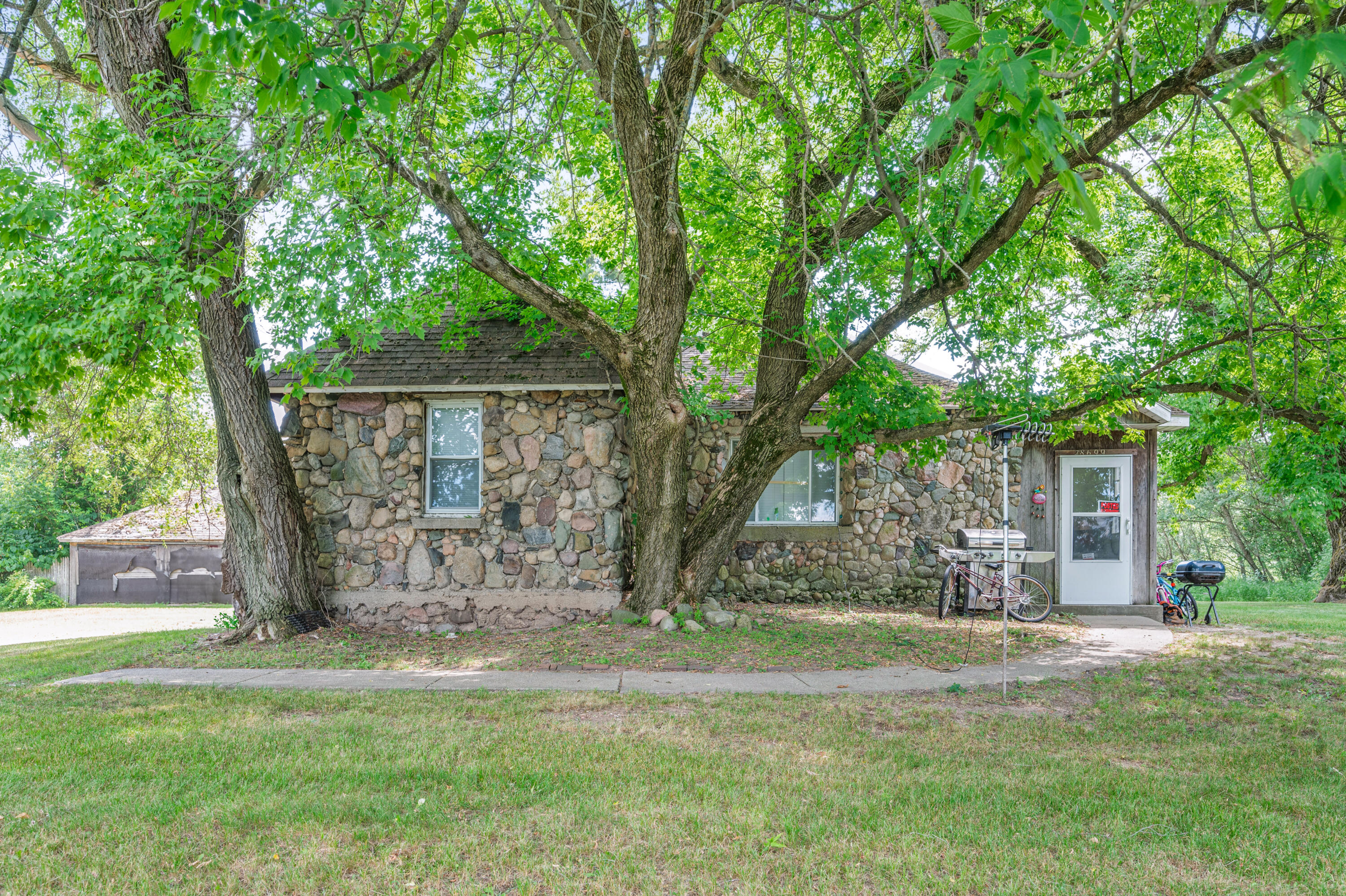 18699 16 Mile Rd