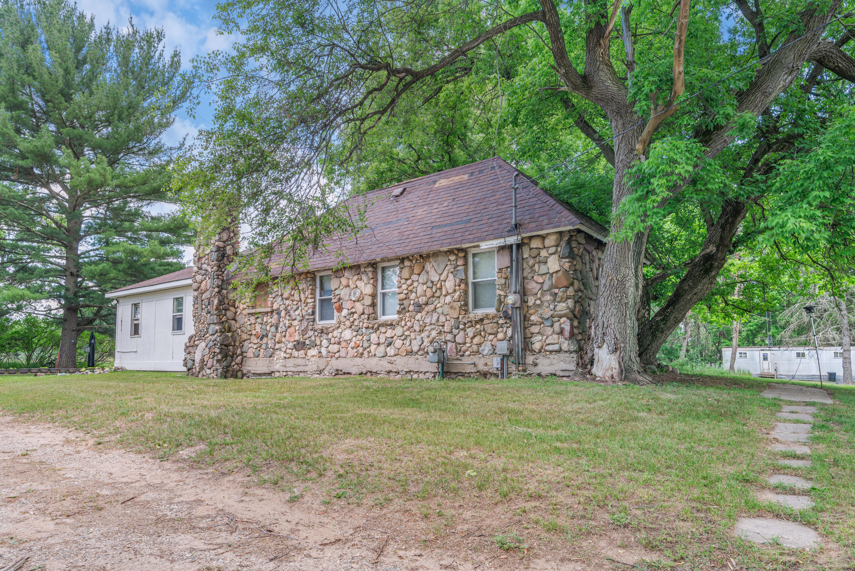 18699 16 Mile Rd