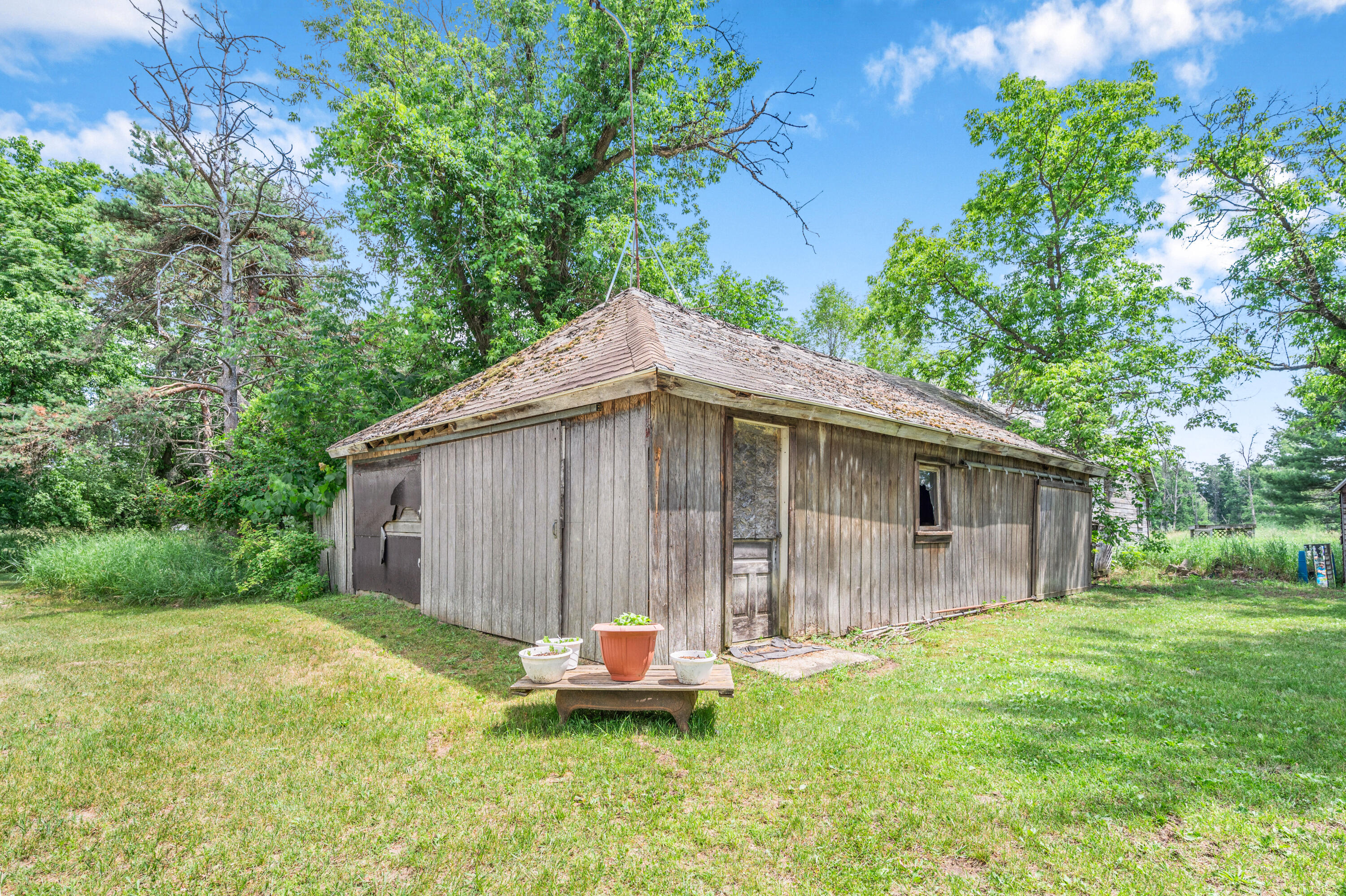 18699 16 Mile Rd