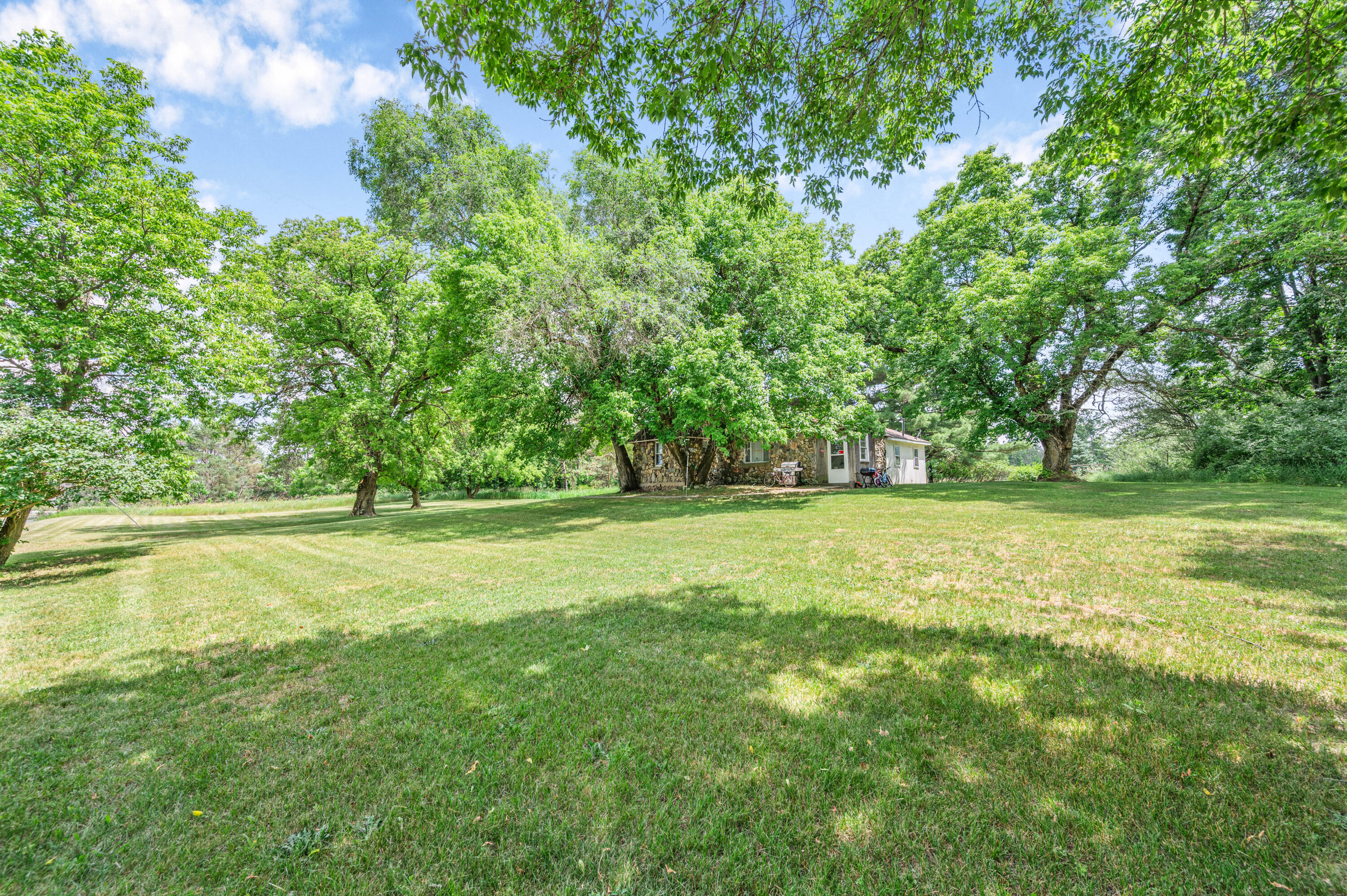 18699 16 Mile Rd