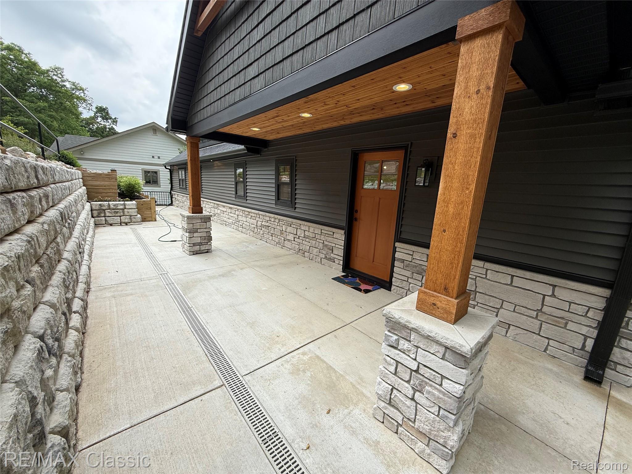 1420 Pettibone Lake Road