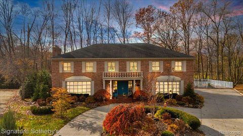 38383 Saddle Lane Clinton Charter Township MI 48036