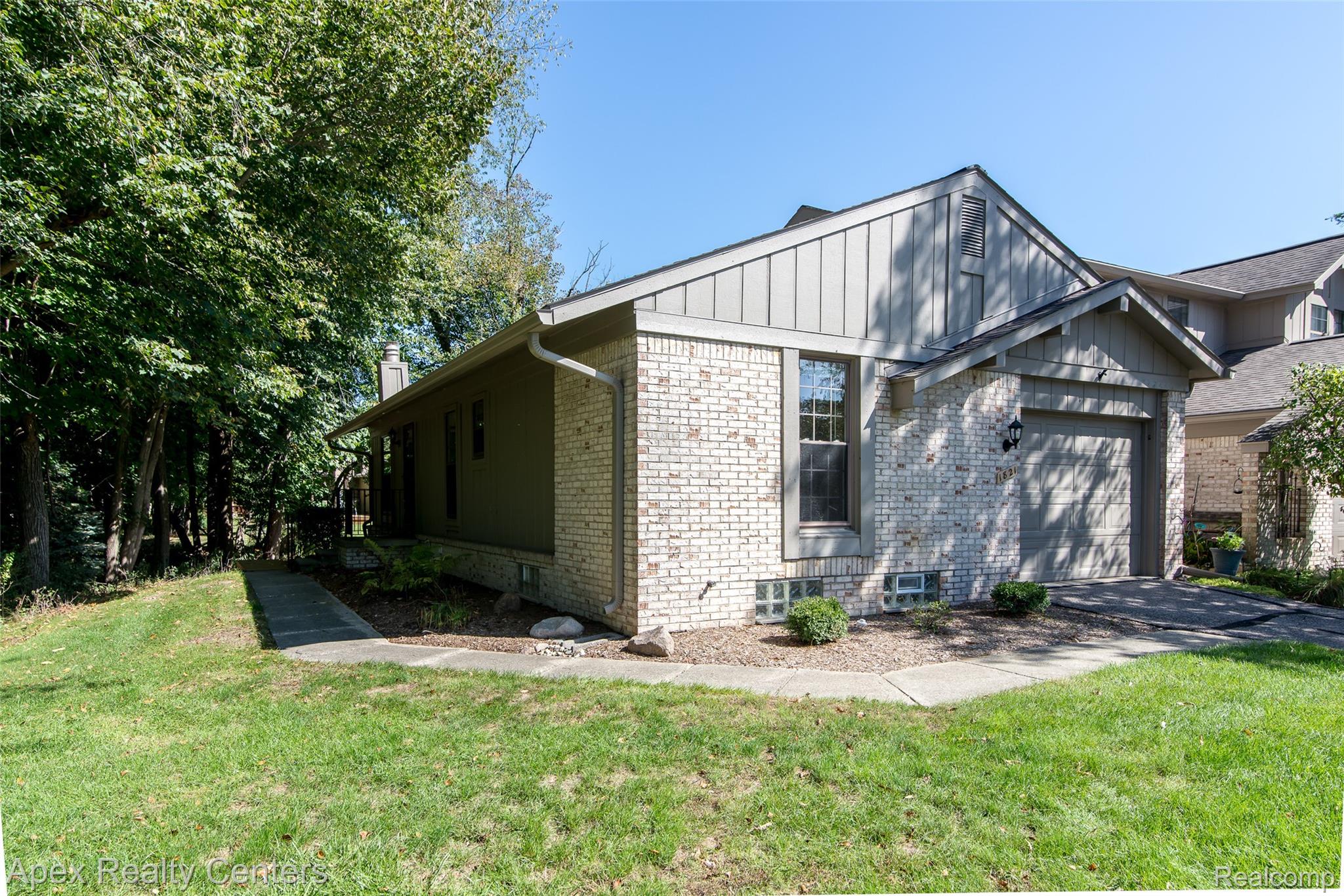 1821 Van Hill Court
