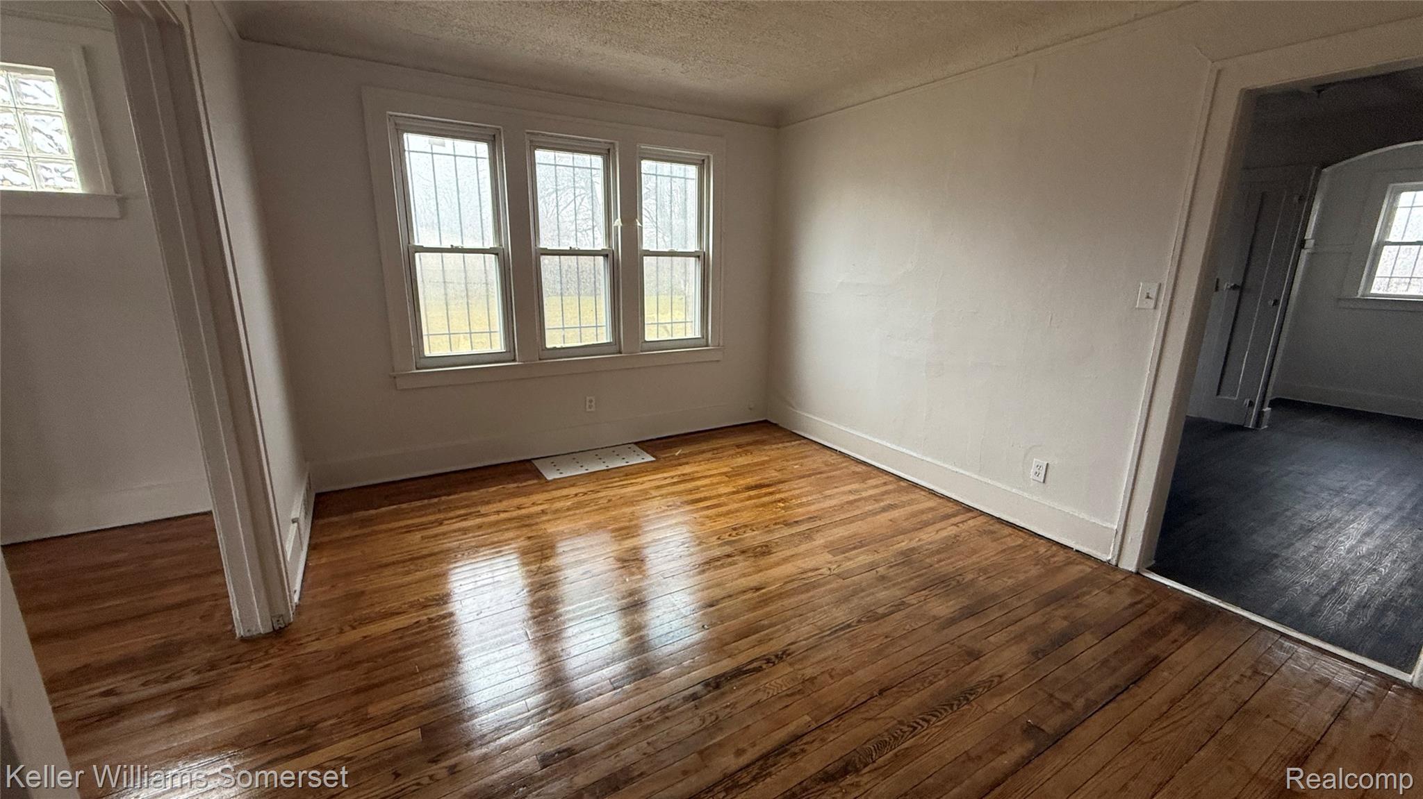 5267 Maryland Street