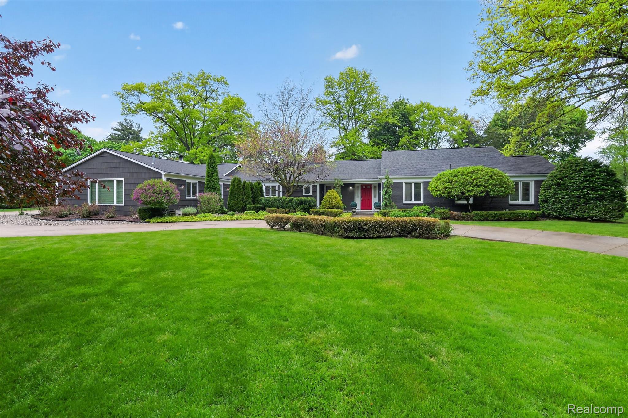 3952 Cottontail Lane