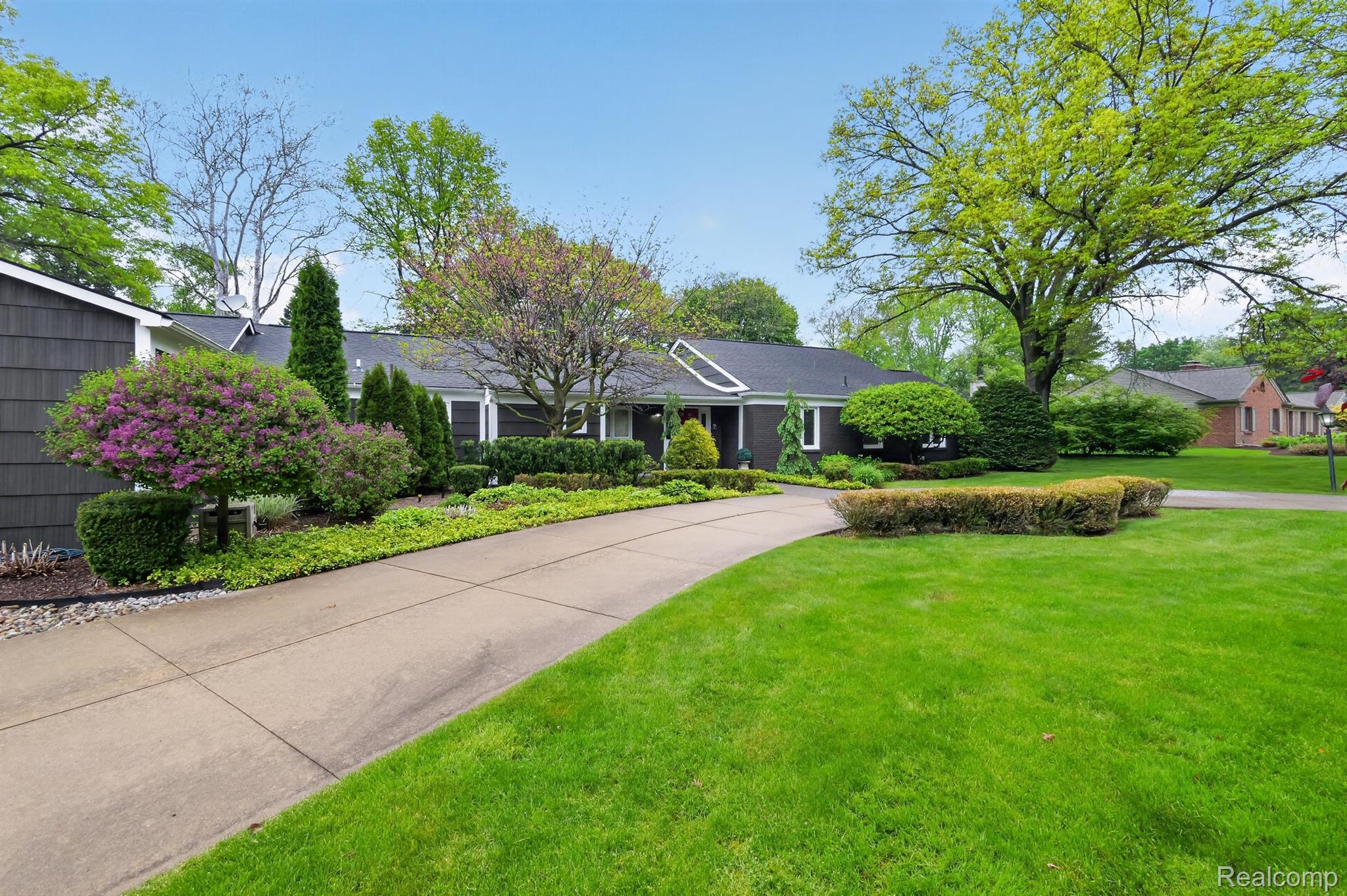 3952 Cottontail Lane
