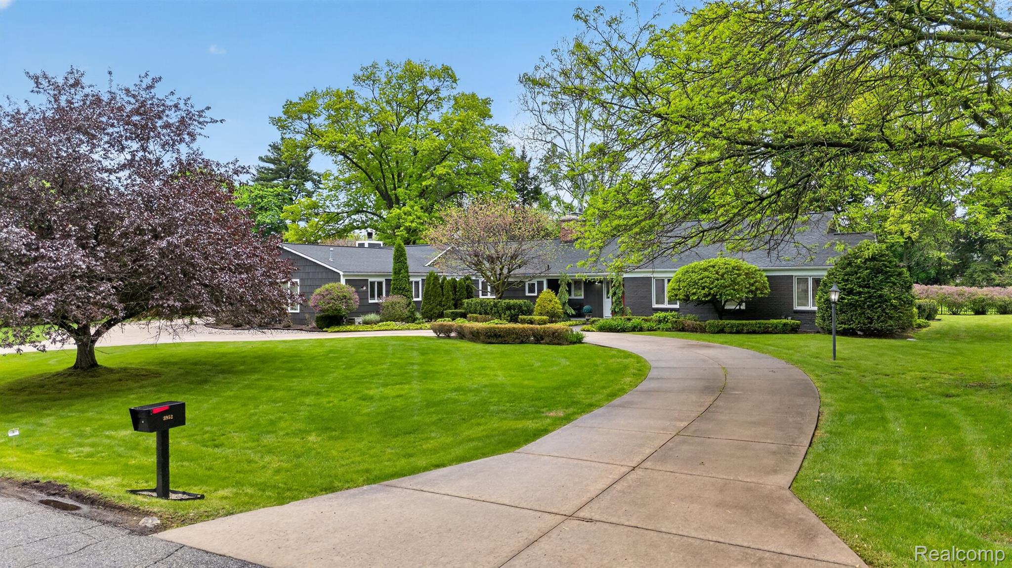 3952 Cottontail Lane