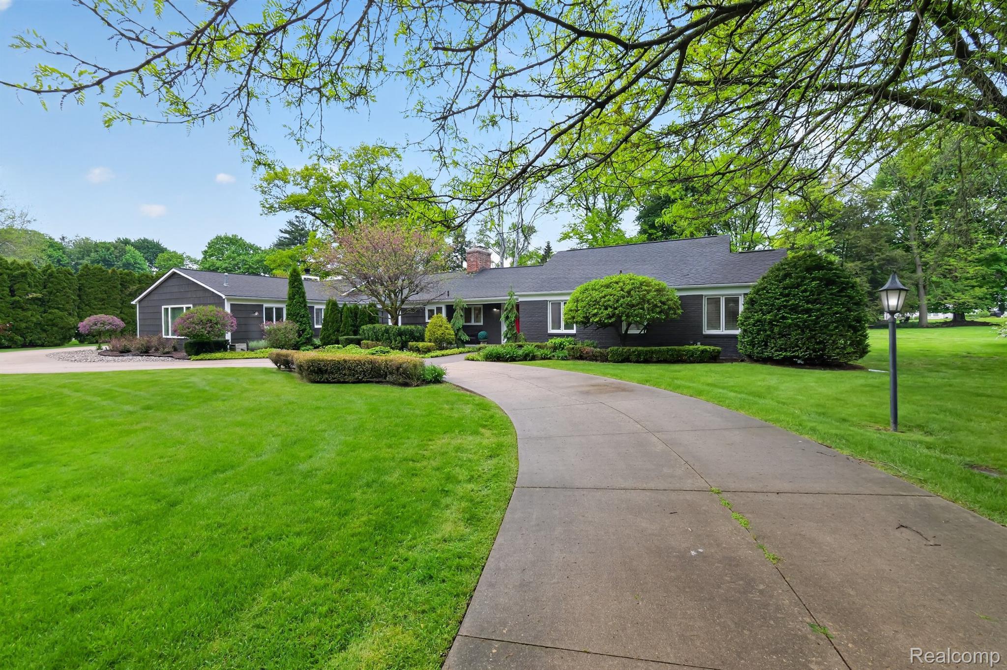 3952 Cottontail Lane