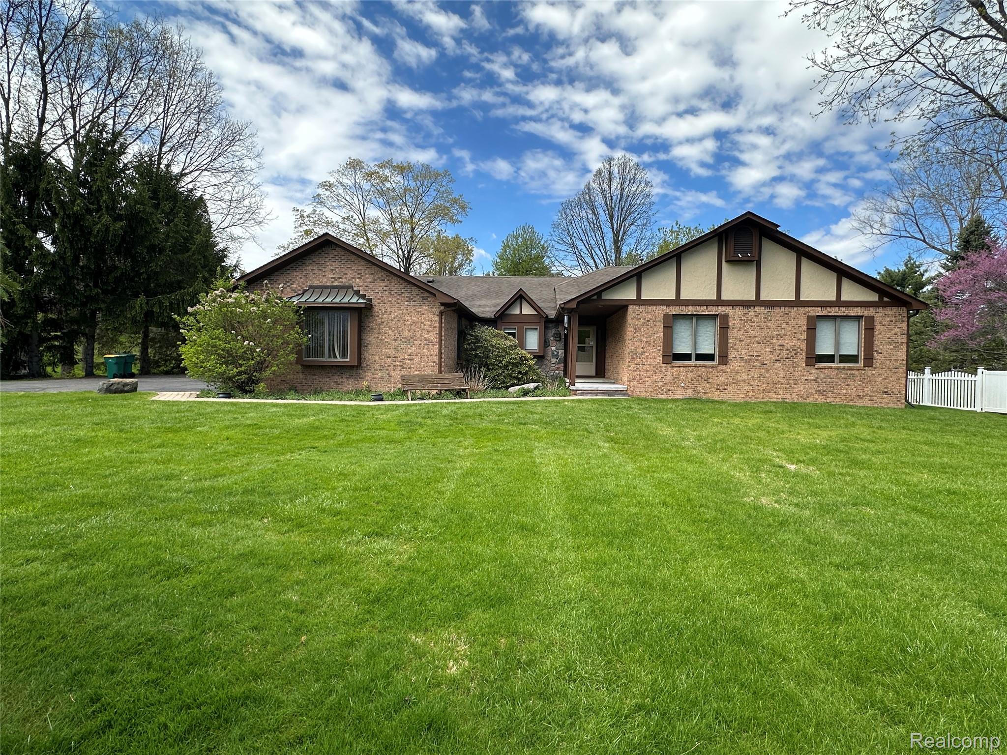 8329 Caribou Trail