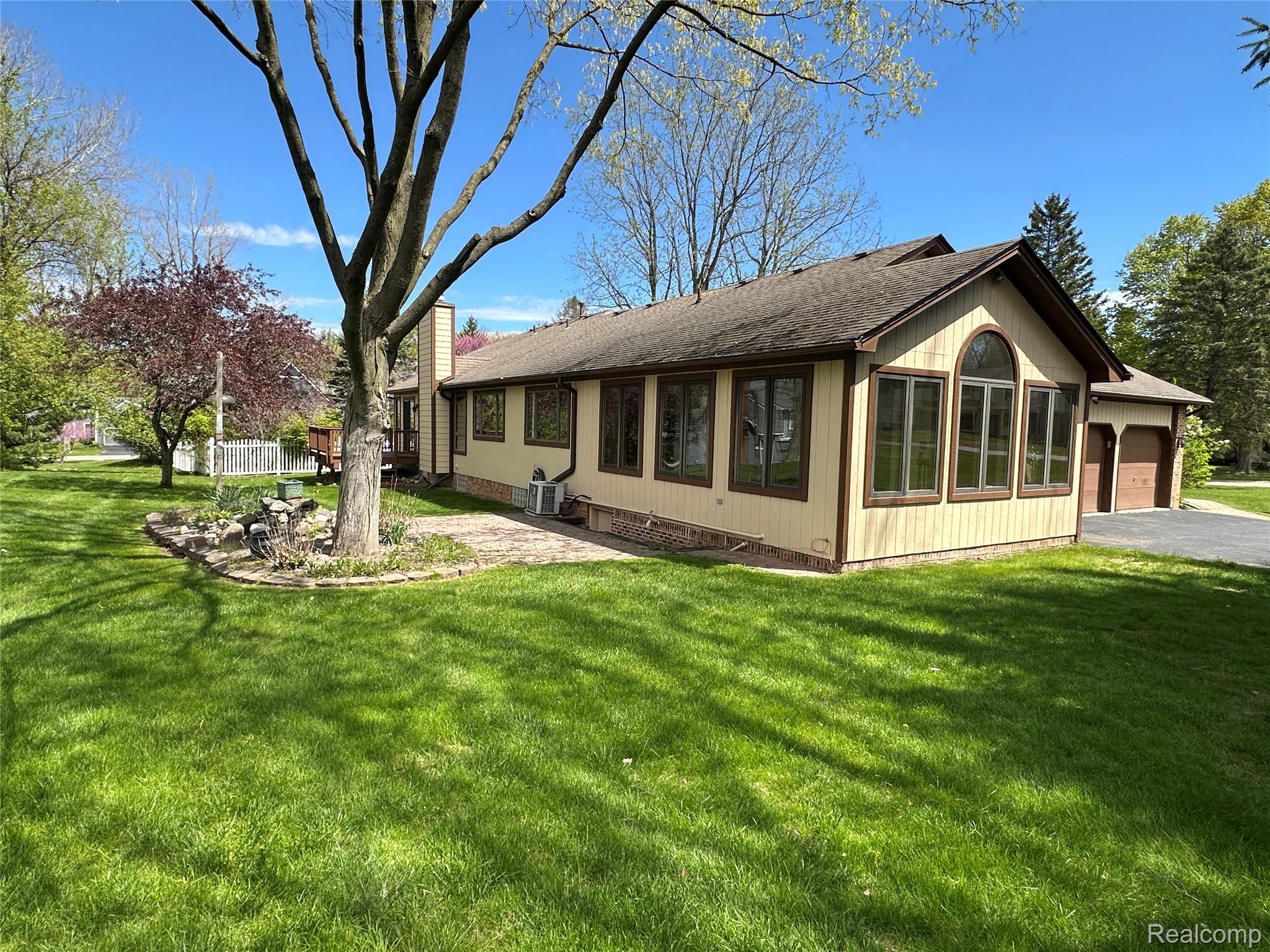 8329 Caribou Trail