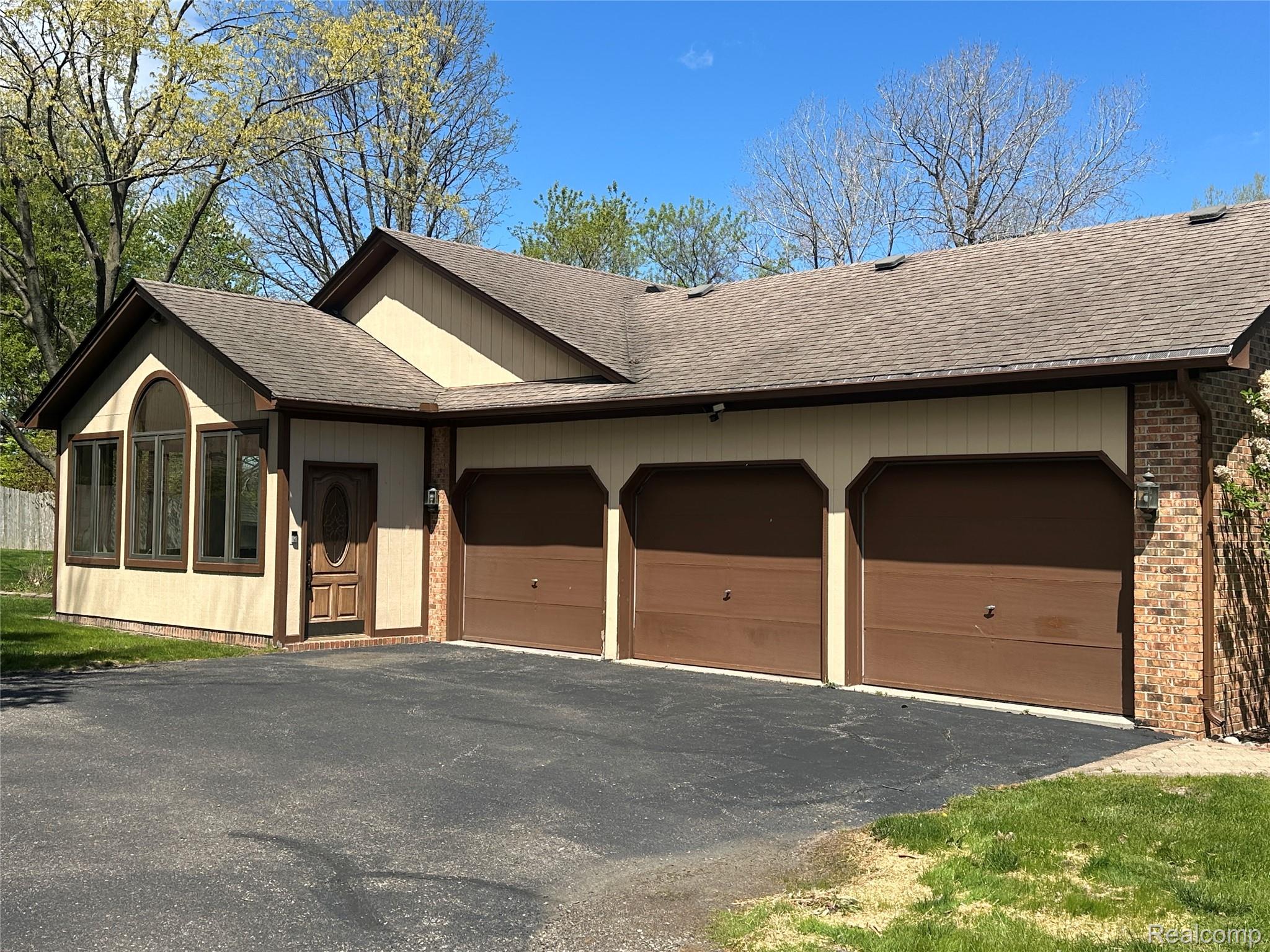 8329 Caribou Trail