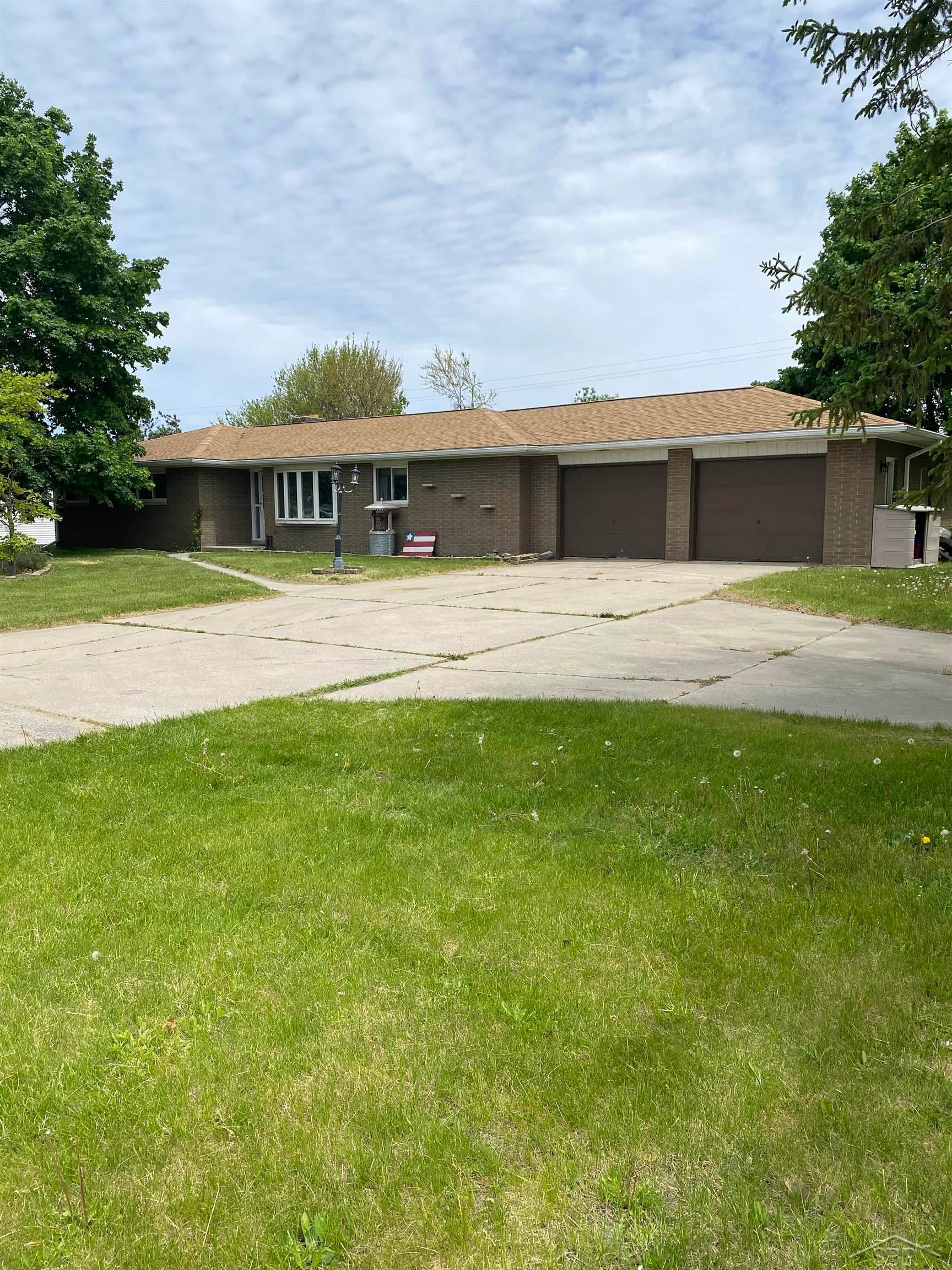 1032 N Hemlock Road
