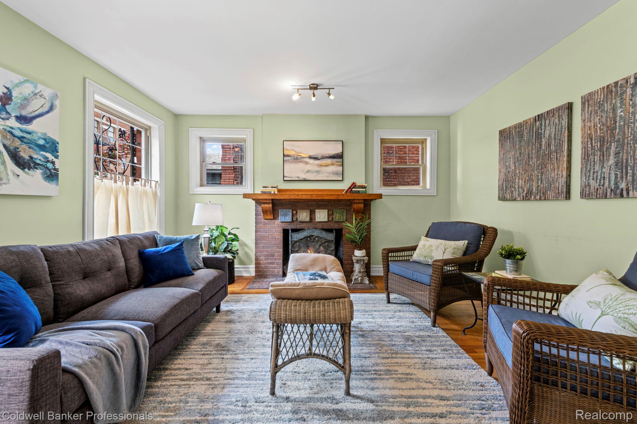 469 W Willis Street 1